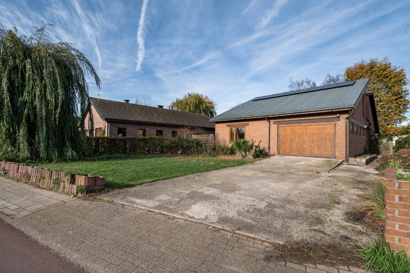 Vrijstaande laagbouwwoning met 2 slpk., tuin en garage foto {{pictureIndex}}