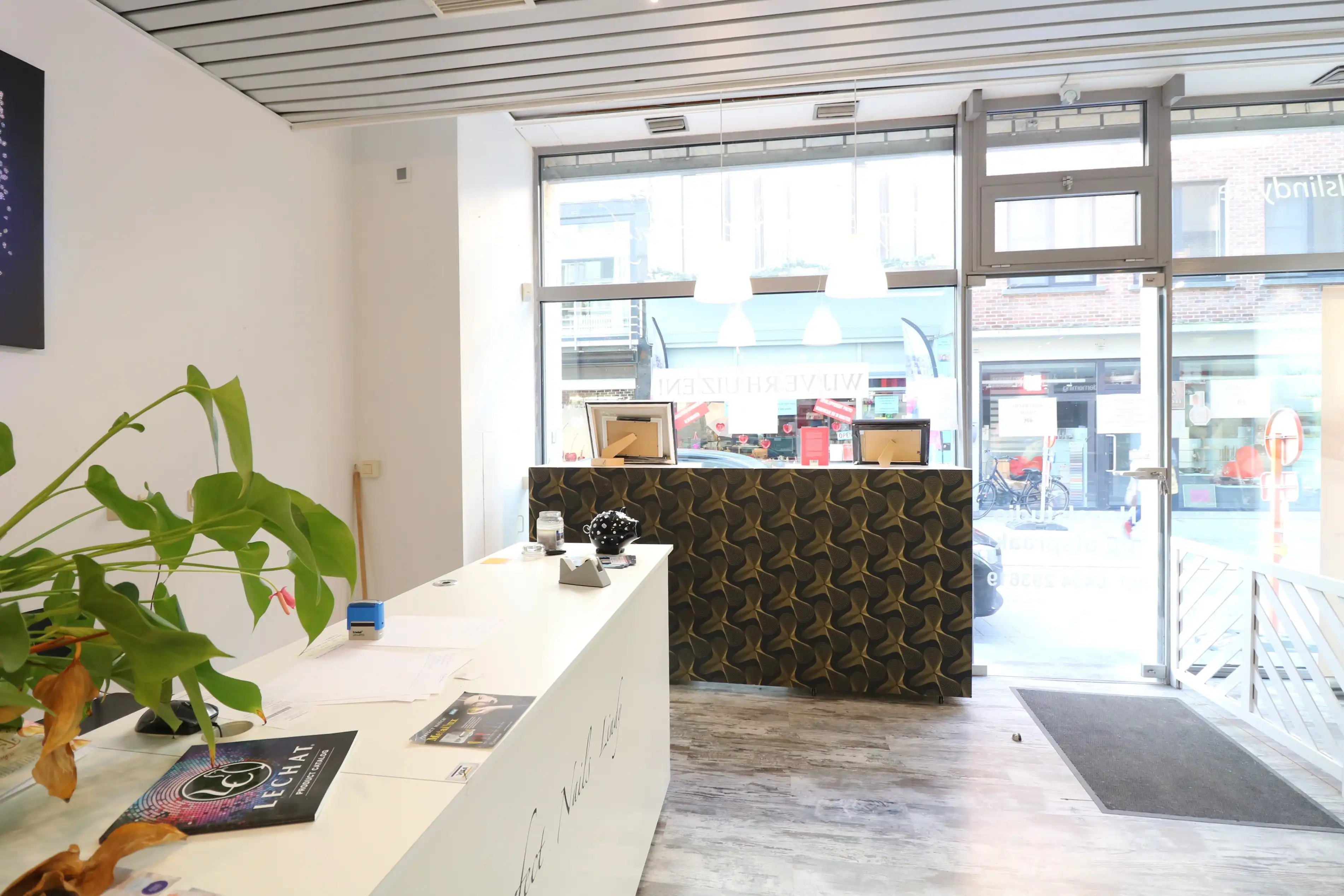 Ruim handelspand in de Molenstraat, pal in het centrum van Blankenberge.   foto 6