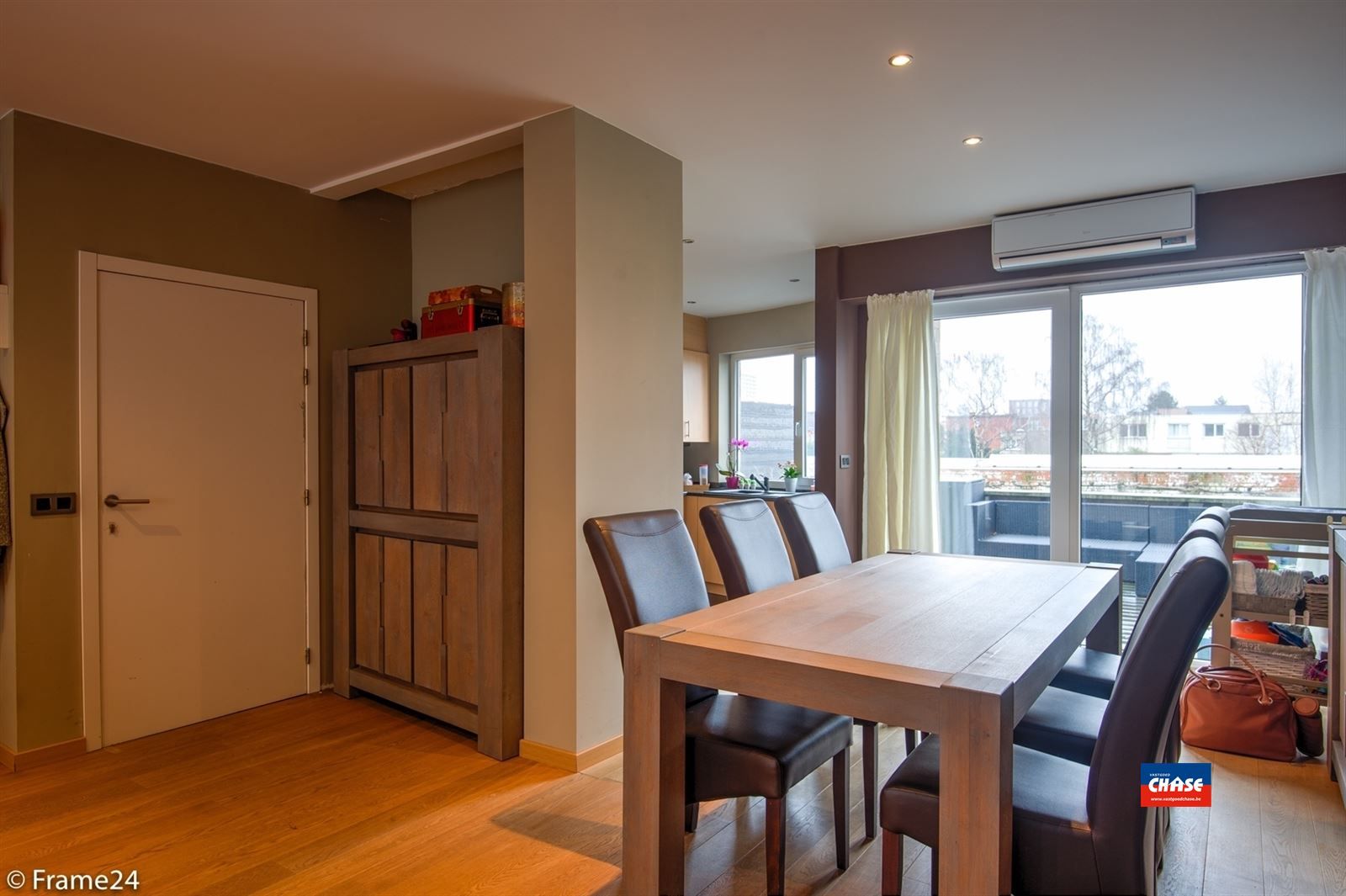 Moderne duplex met 2 slaapkamers, terras en gedeelde garage foto 5