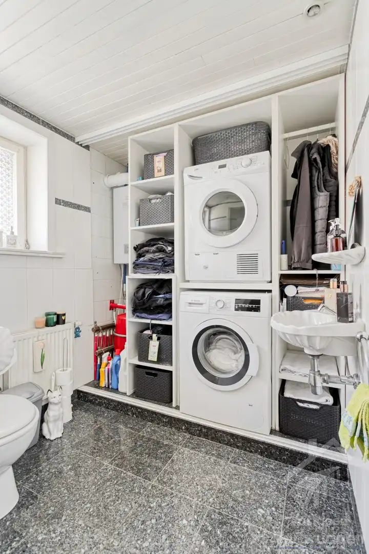 Sfeervolle instapklare woning met 2 slaapkamers, bureau,  garage en atelier foto 10
