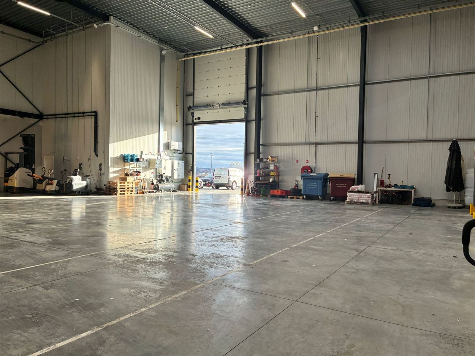 Loods met kade foto 9