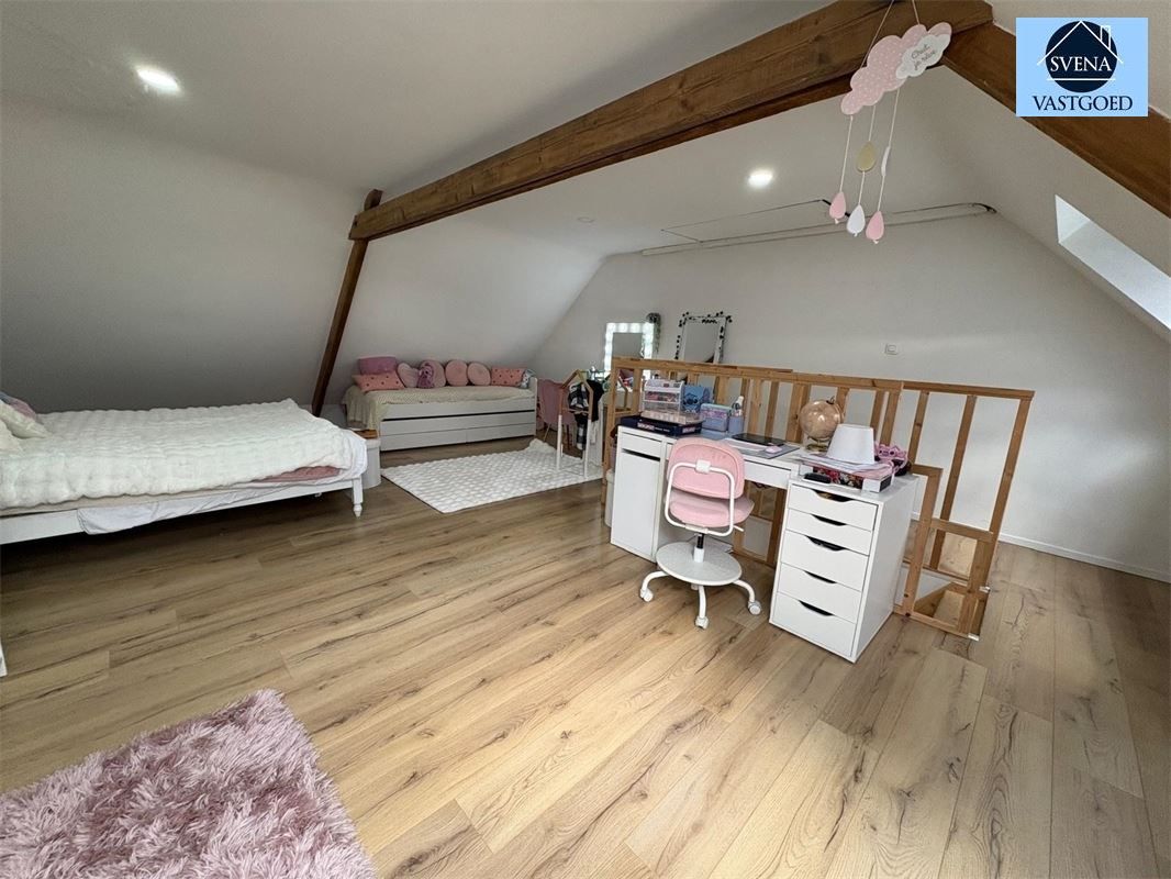 ZEER MOOIE EN EIGENTIJDSE WONING MET 4 SLAAPKAMERS foto 13