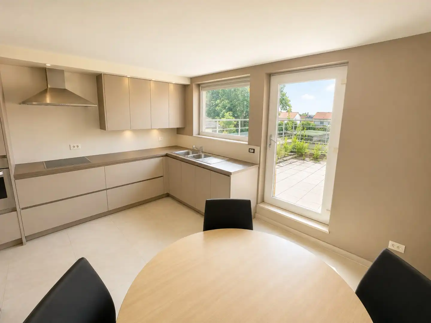 Ruim appartement met 3 slpk en zonnig terras, autostaanplaats, Torhout foto 3