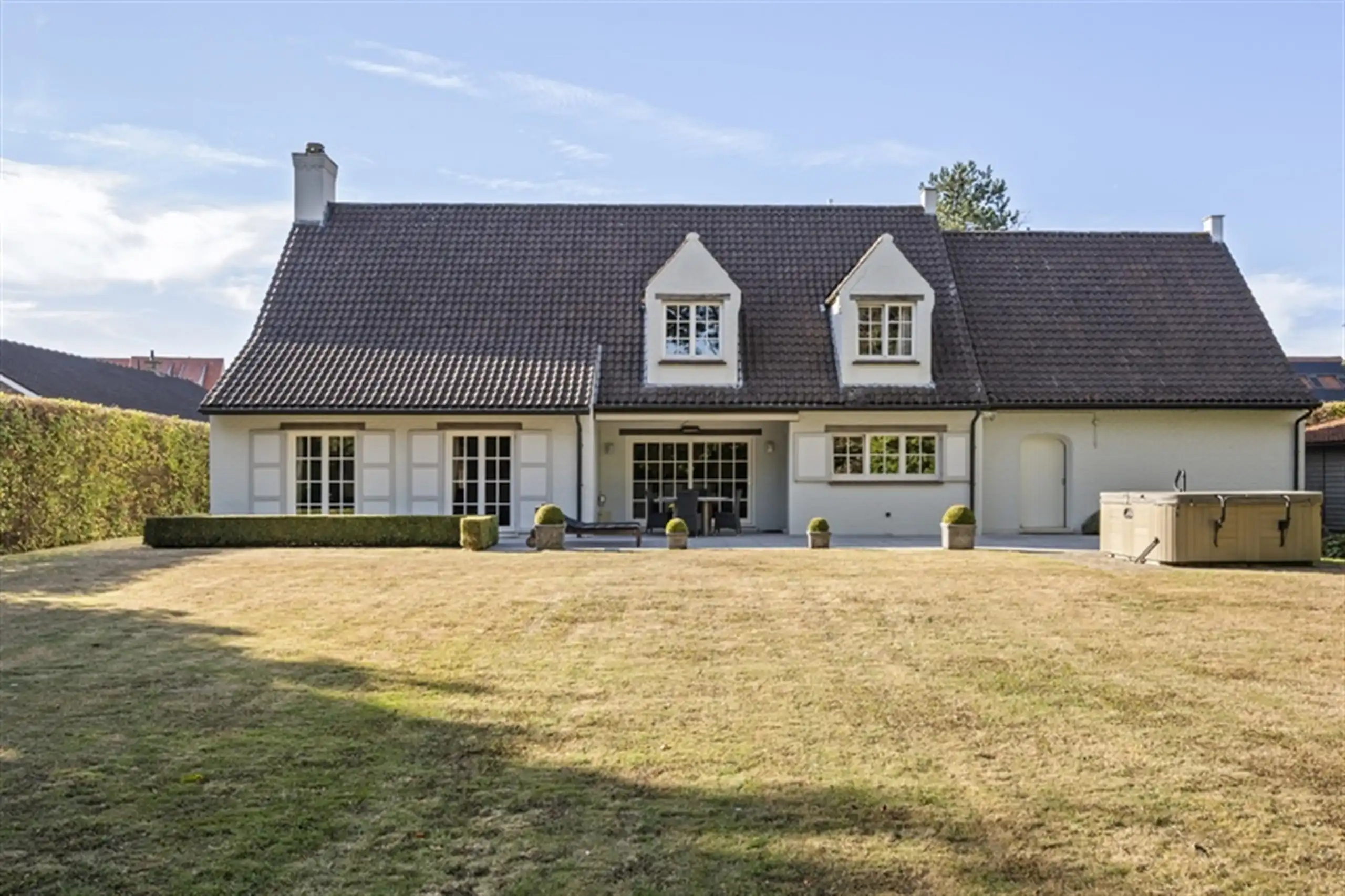 Hoofdfoto van de publicatie: Kom binnen, kom dromen: royale eigendom op 3057 m²