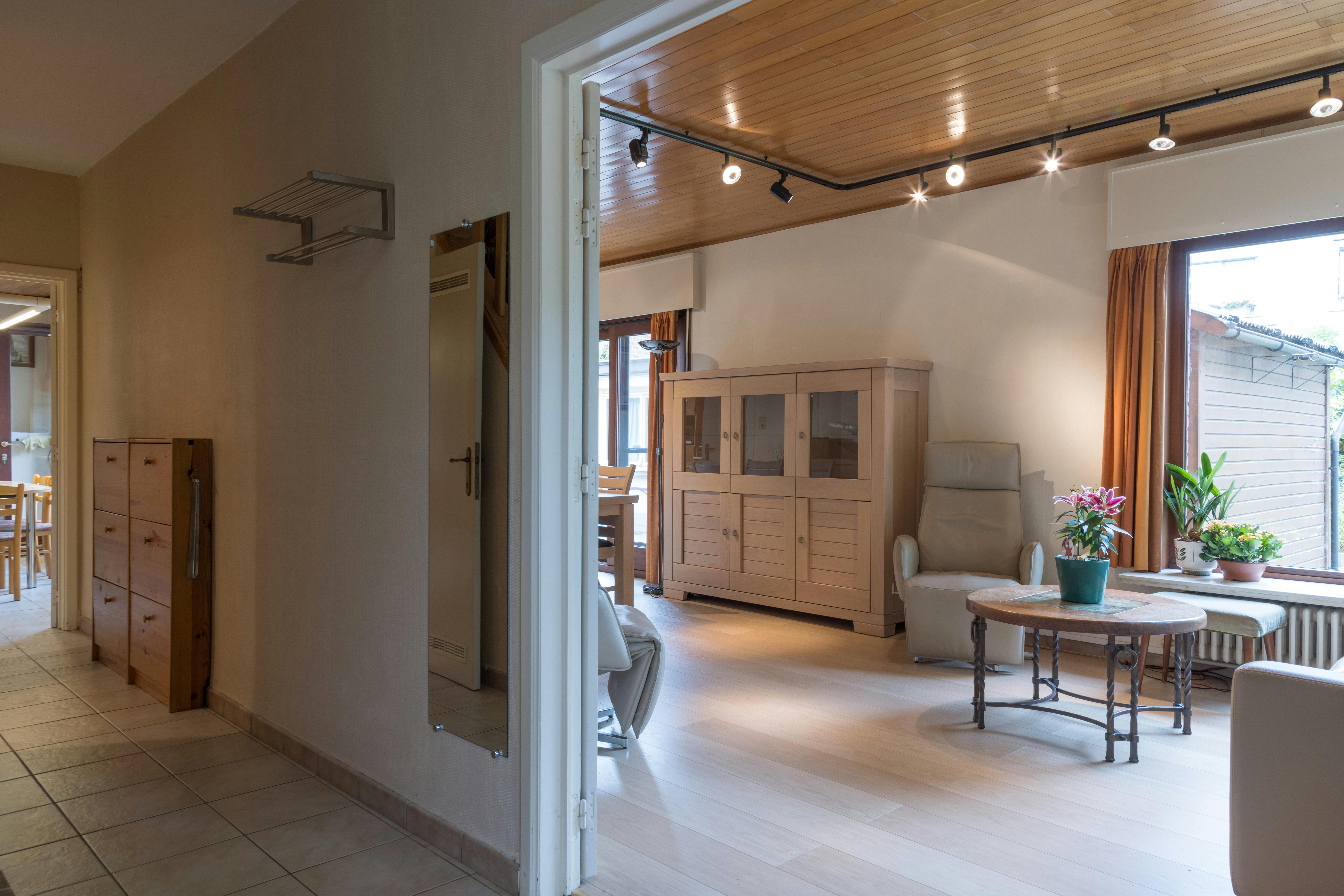 Halfopen huis met veel potentieel te Mariakerke foto 5