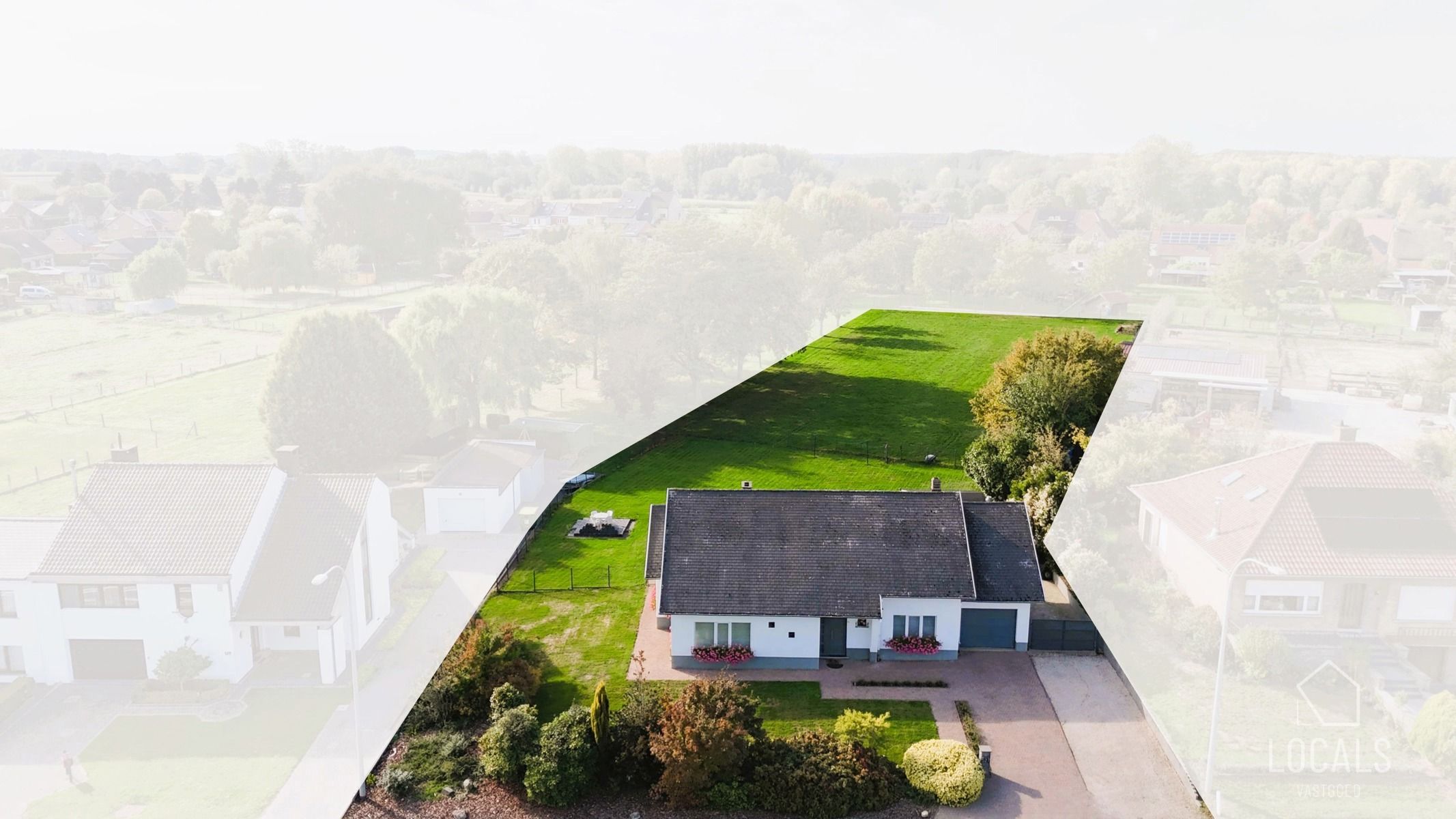 Hoofdfoto van de publicatie: Ruime open bebouwing met grote tuin in Denderwindeke