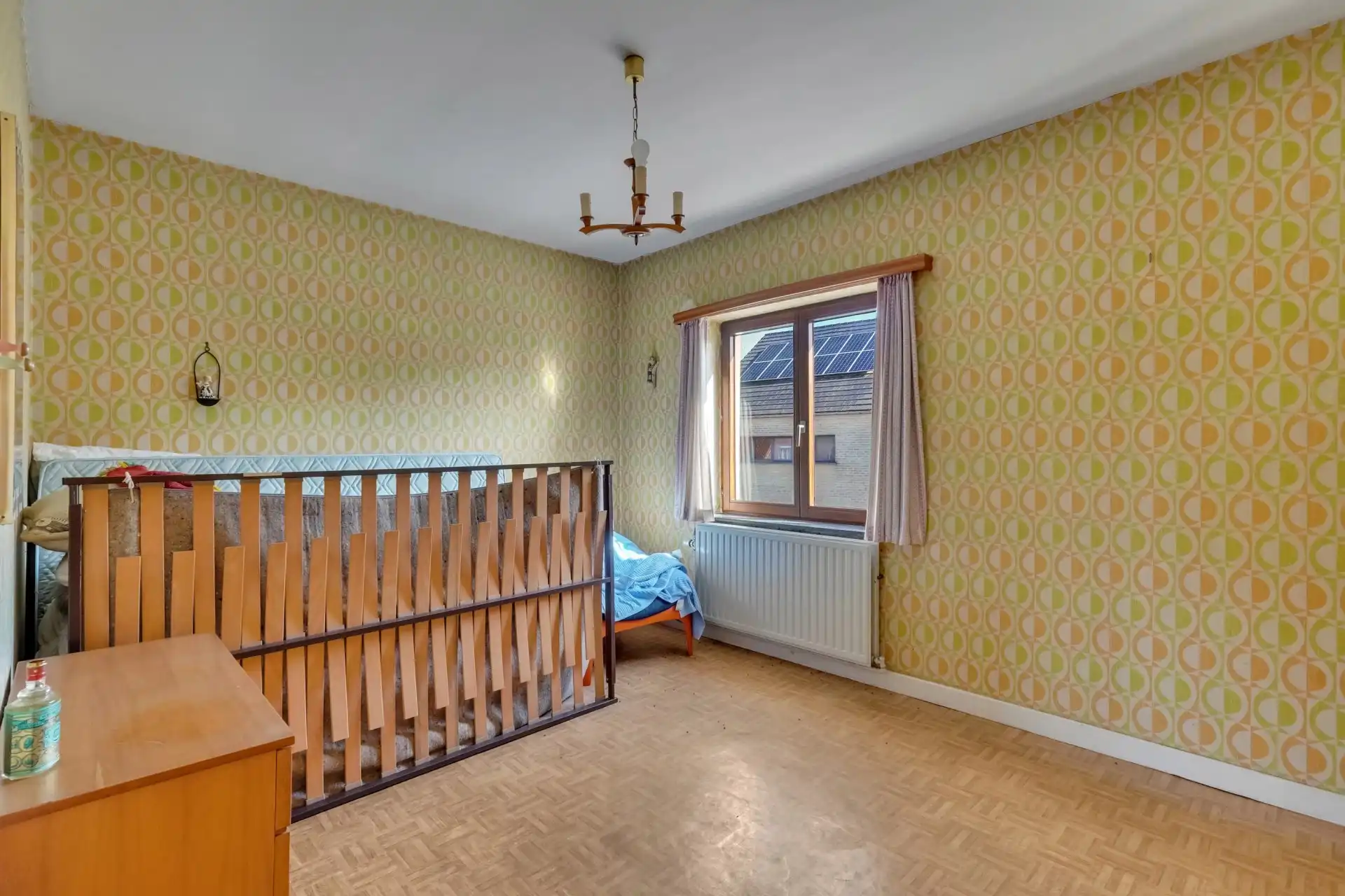 Halfopen bebouwing met 4 slaapkamers en vrijstaande garage foto 5