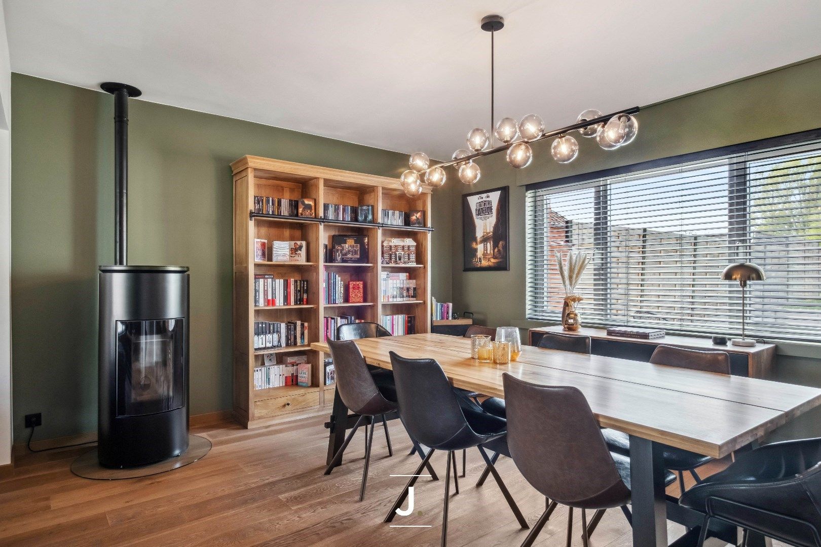 Instapklare gezinswoning met vier slaapkamers, zonnige tuin, grote garage en tal van extra’s – volledig gerenoveerd in 2019 foto 3