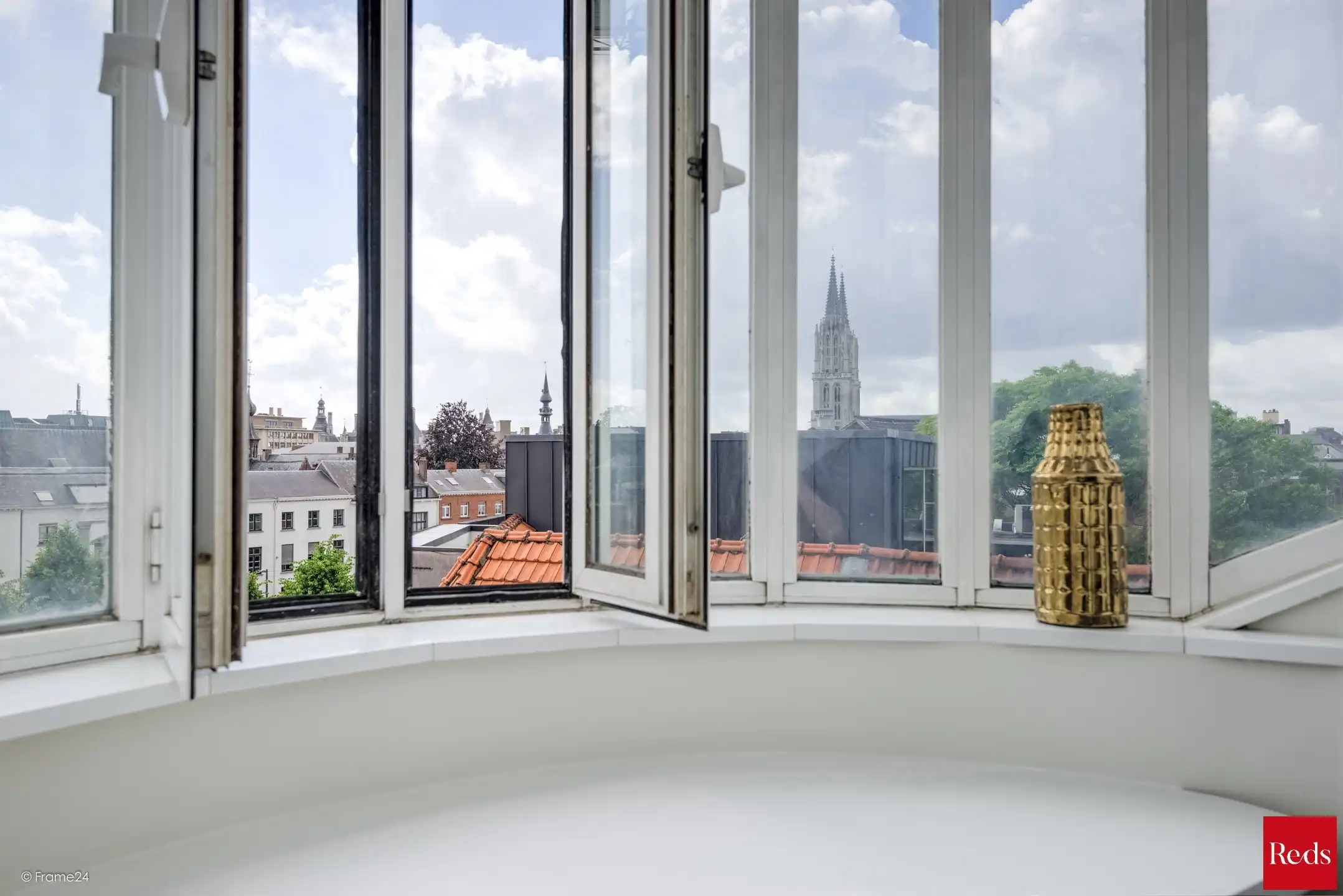 Vergund opbrengsteigendom op iconische locatie foto 21