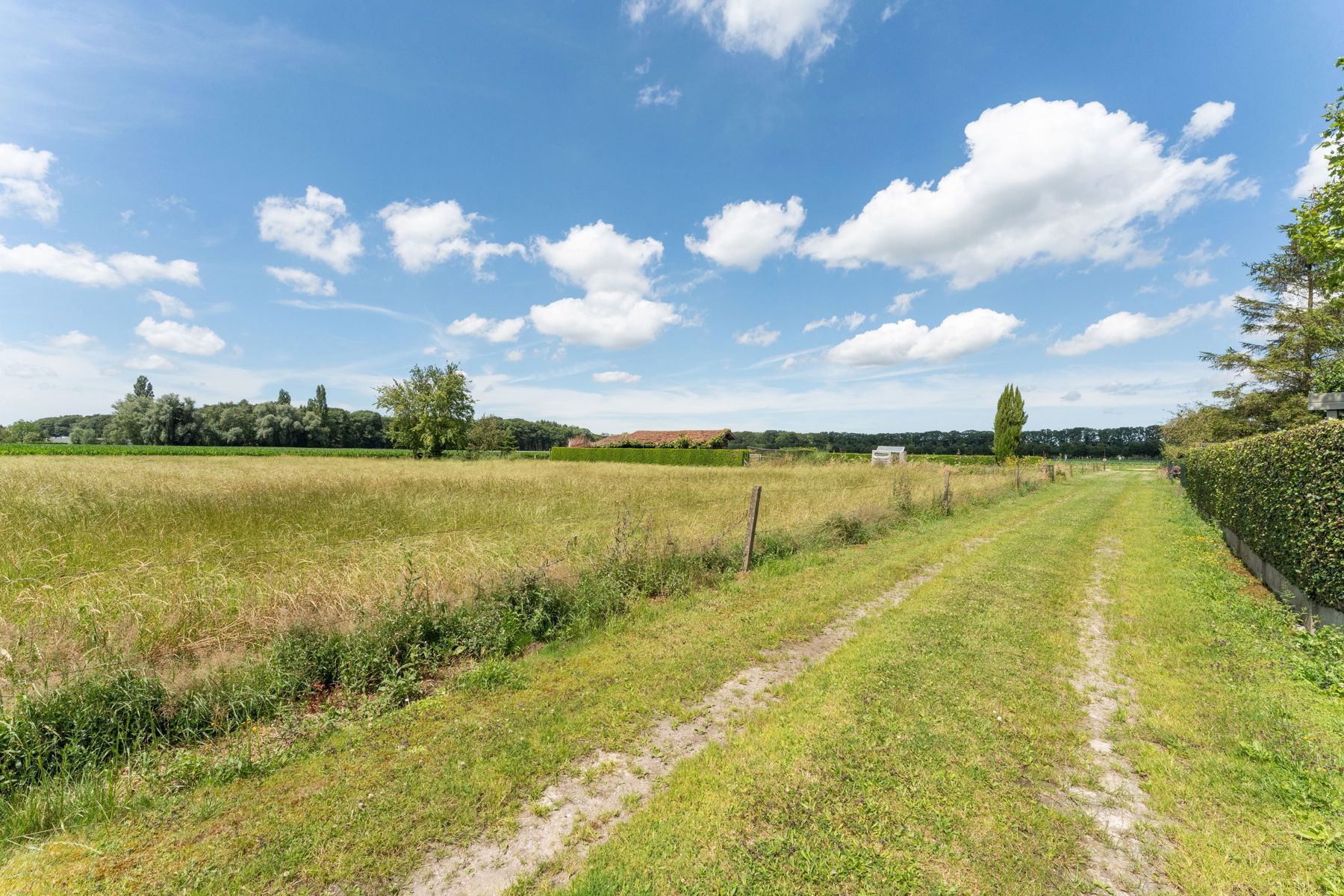 Landelijke, halfopen woning foto 6