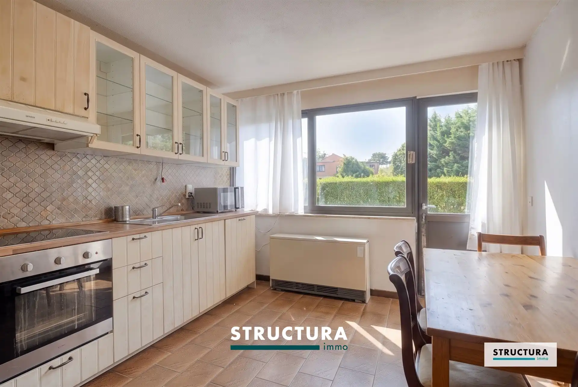 Ruim 3-kamerappartement met terras en tuin foto 6