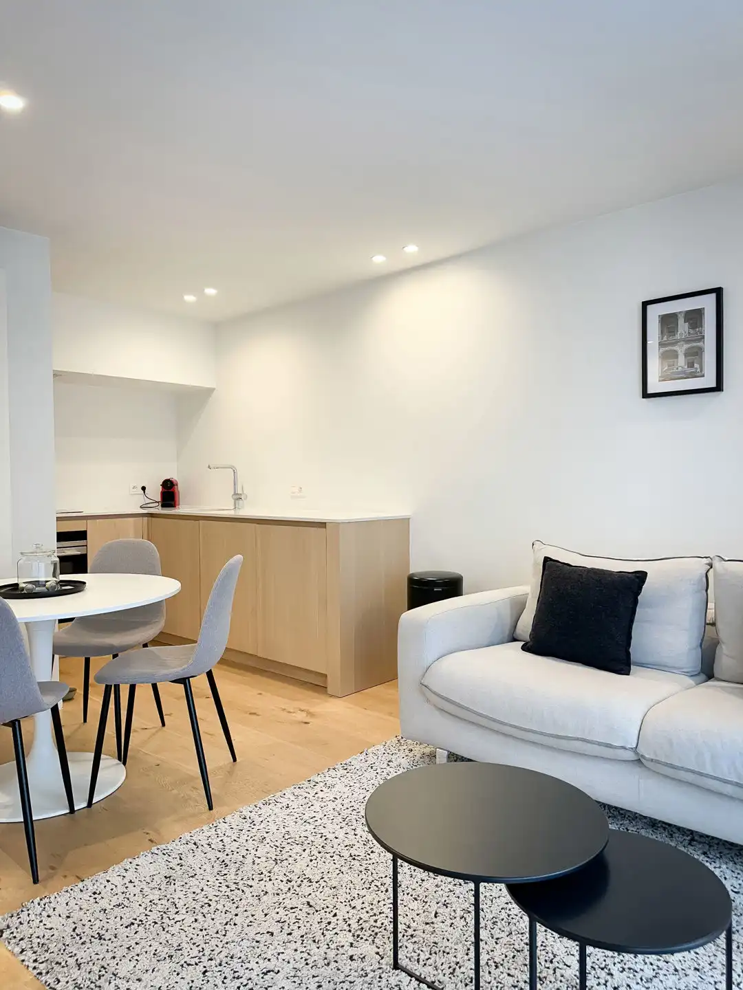 Stijlvol ingericht appartement, gelegen vlakbij de Zeedijk.. foto 6