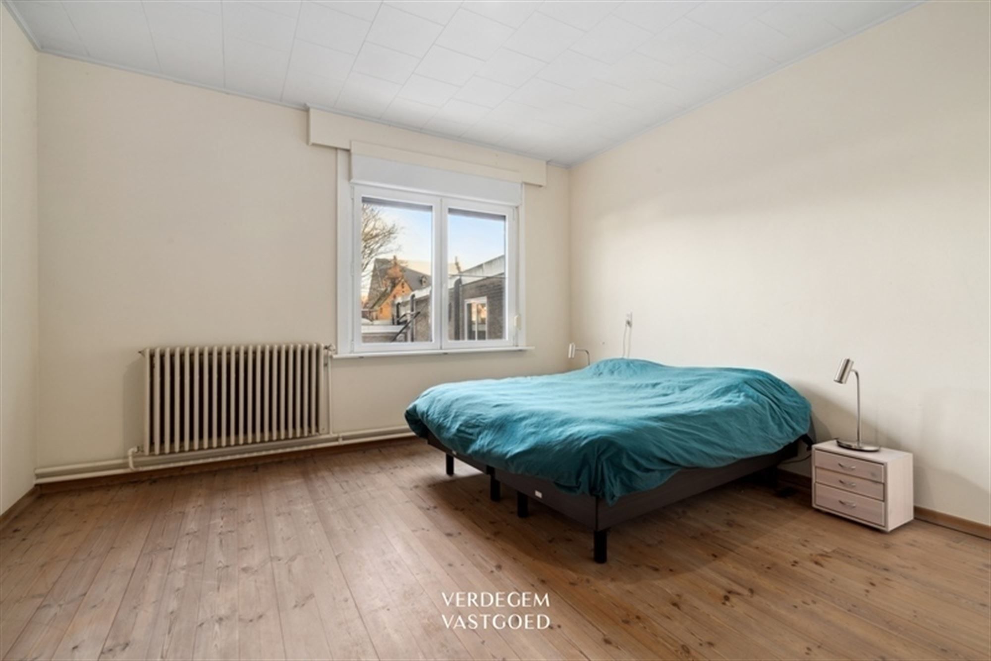 Centraal gelegen pand met praktijkruimte, kantoor of winkel van 225m² + appartement + tuin met studio foto 20