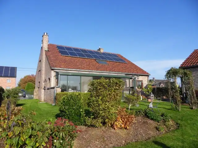 Villa-Landhuis met 4 slpkrs, bureel, 2 garages op 12 are foto 2