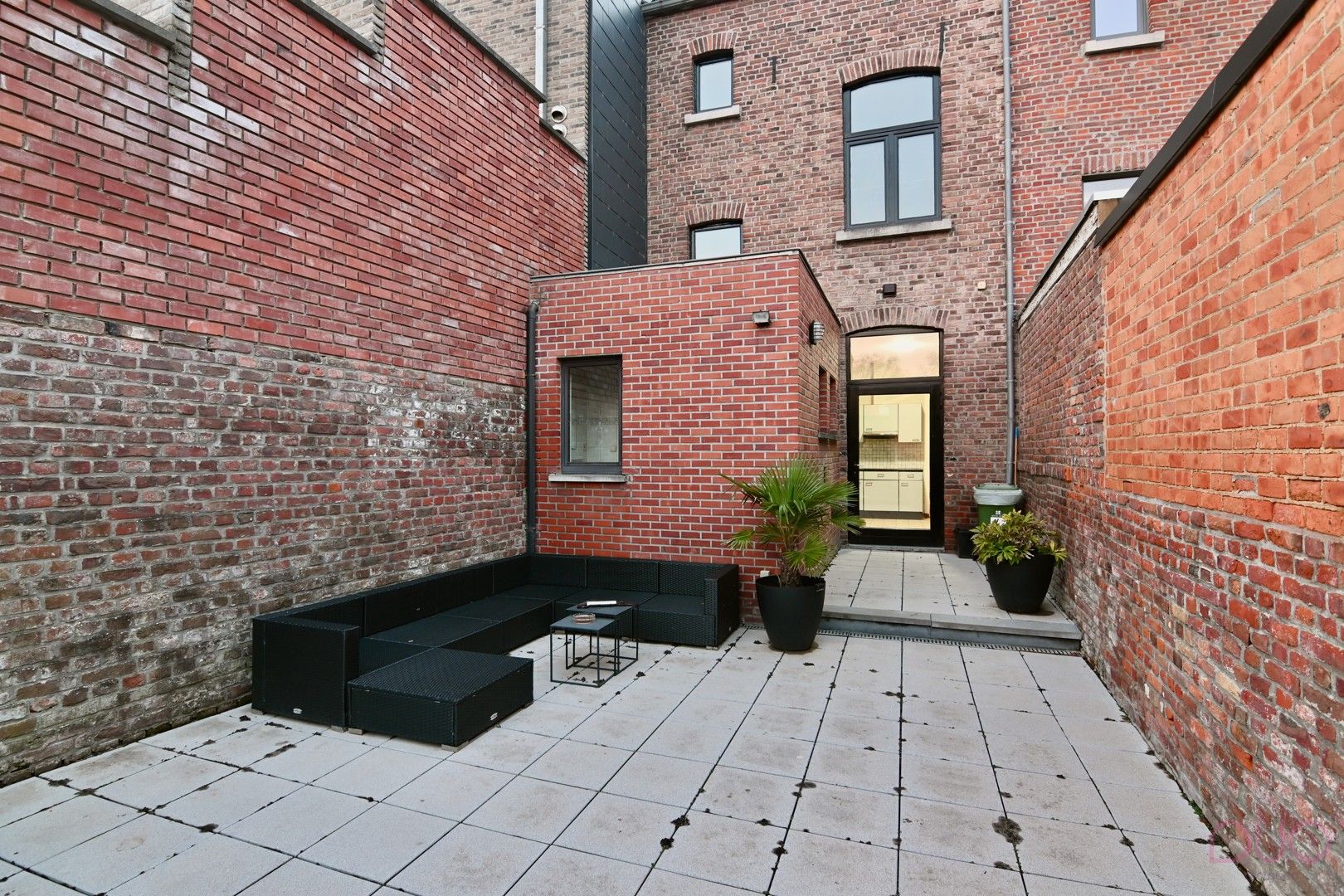 Instapklare woning in hartje Sint-Truiden met gezellige stadstuin en garage foto 23