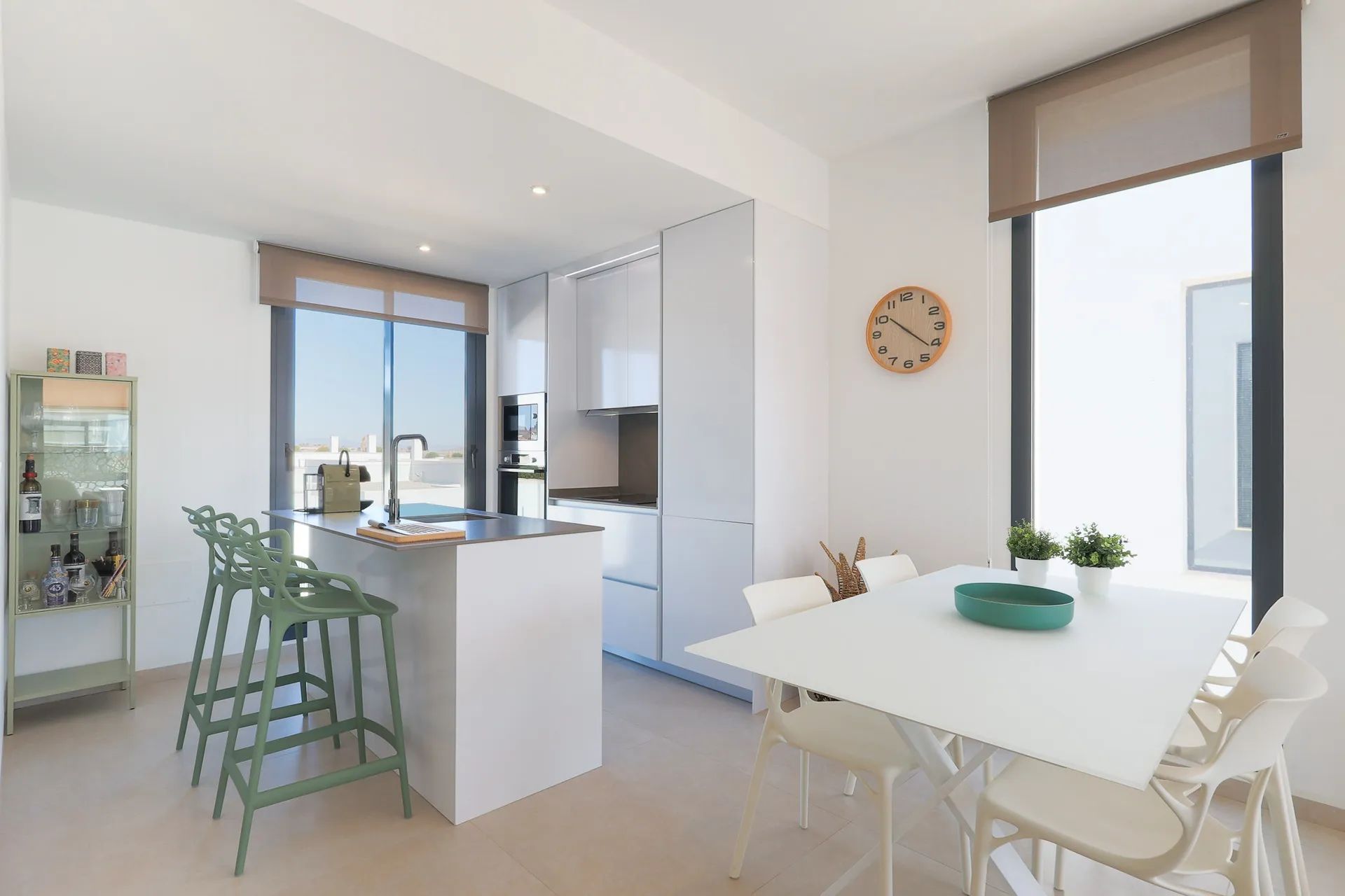 Direct genieten: instapklaar penthouse op toplocatie aan de kust foto 7