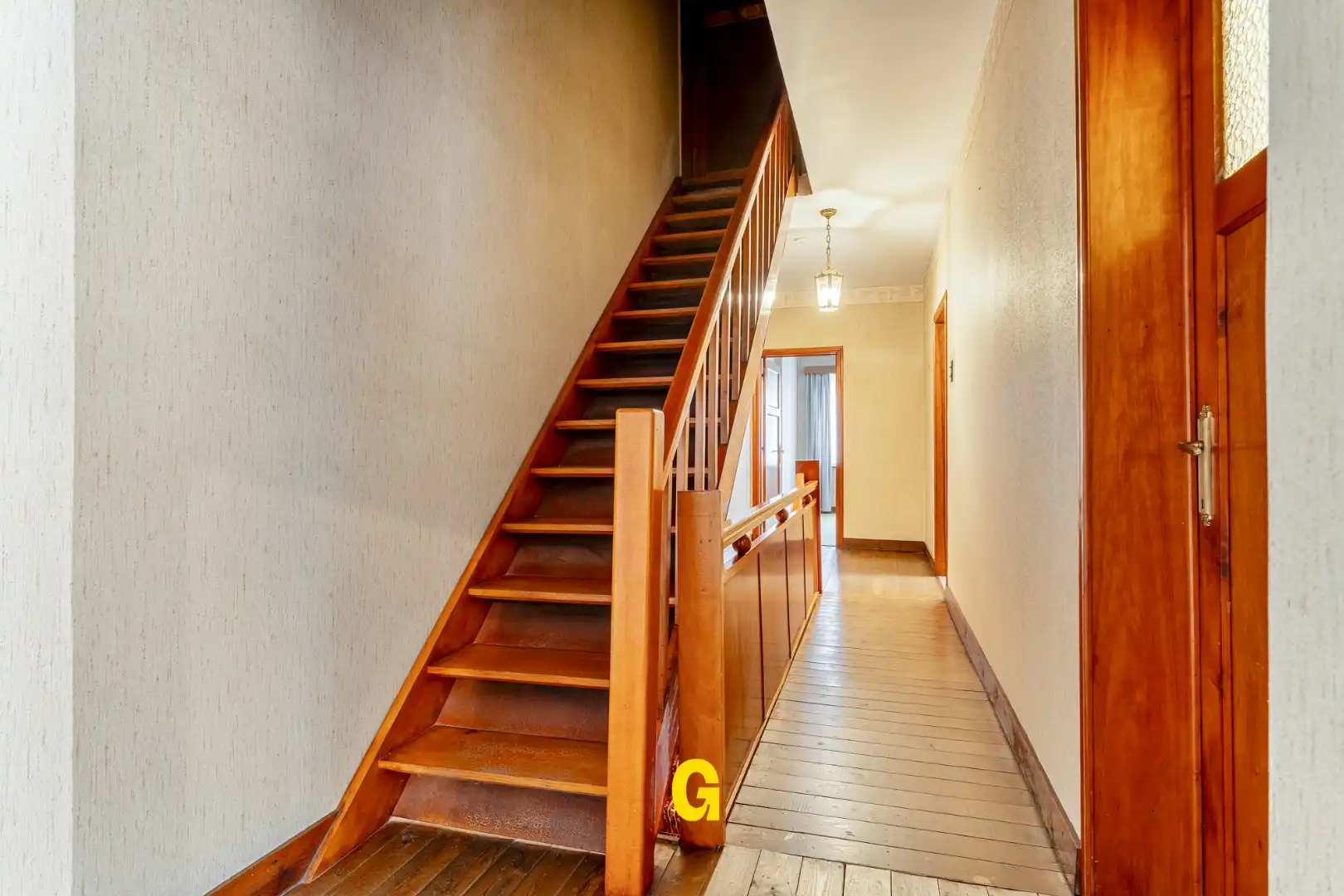 Ruime woning van 293 m² met inpandige garage en tuin foto 10