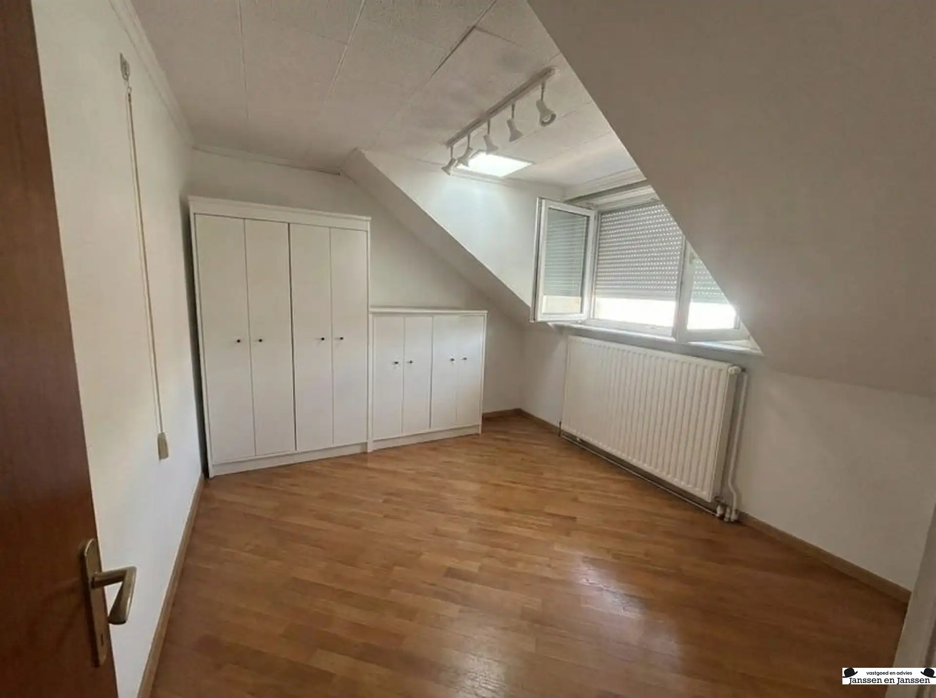 Centraal gelegen woning nabij het centrum van Brasschaat. foto 7