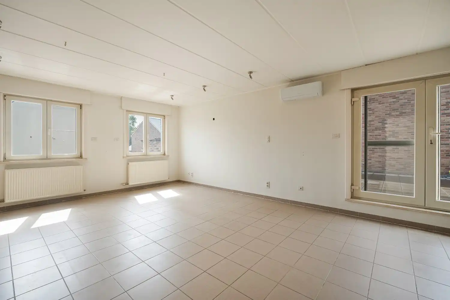 Ruim en veelzijdig appartement met 3 slaapkamers nabij het centrum van Lanaken foto 4