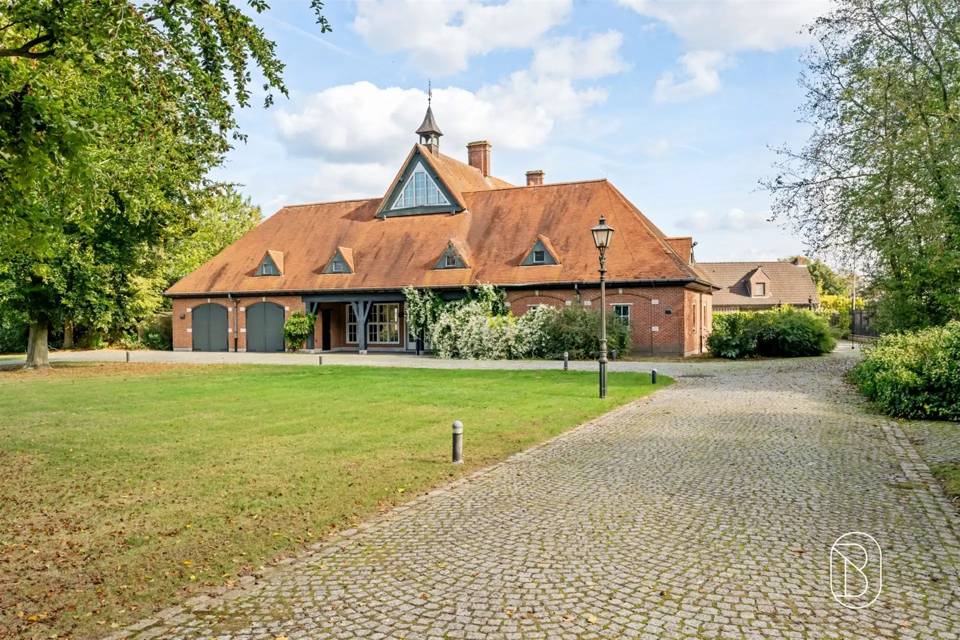 Landhuis-villa in Deerlijk omgeven door groen met 4 kamers foto 2