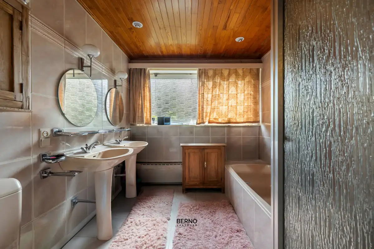 Ruime laagbouwvilla met 5 slaapkamers en 150 m² kelder/garage foto 8