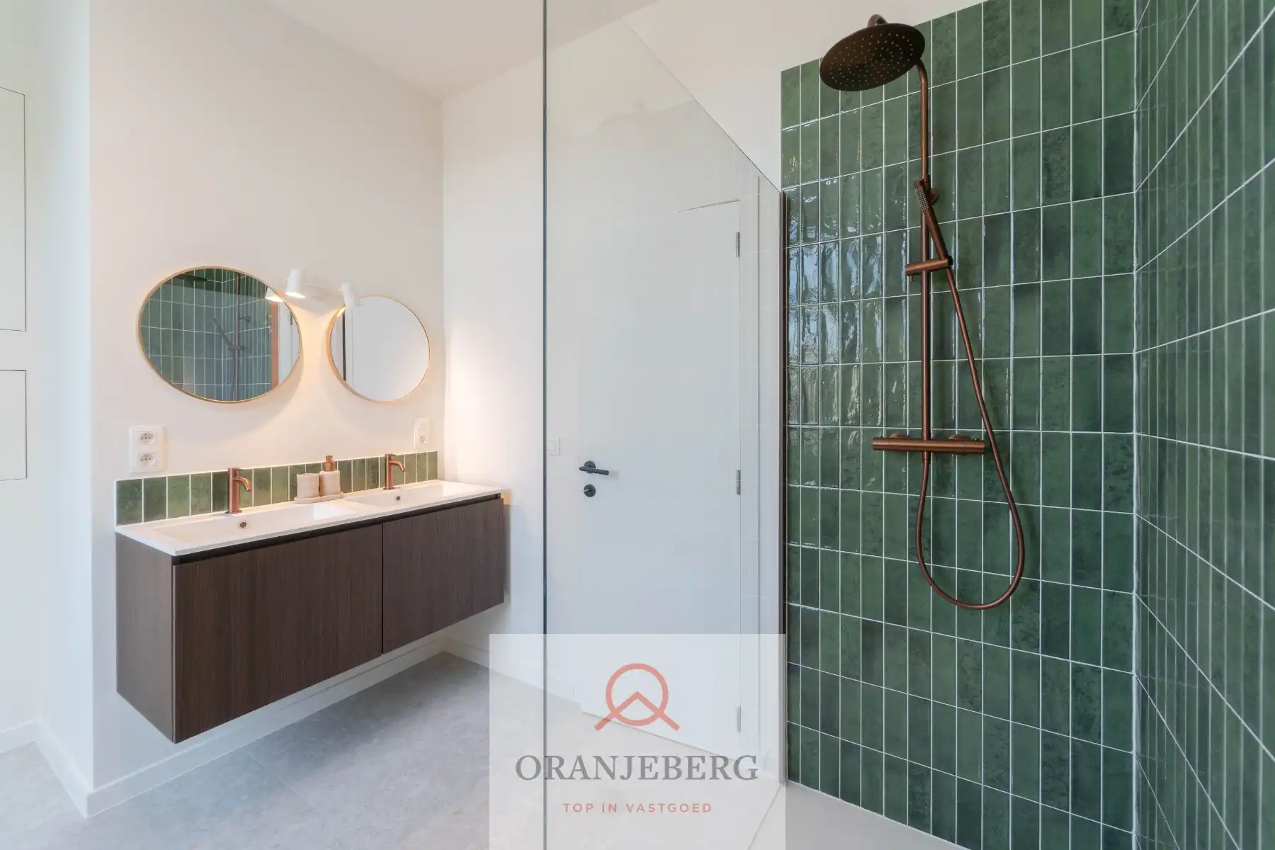 Lichtrijke gerenoveerde woning foto 3