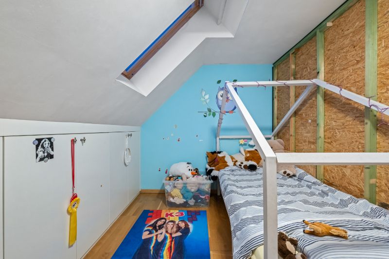 Staden-Roeselare. Landelijke charmante half open bebouwing op een perceel van 1018m2 met diepe tuin, 5 slaapkamers, garage en carport en loods van 40m2. foto 13