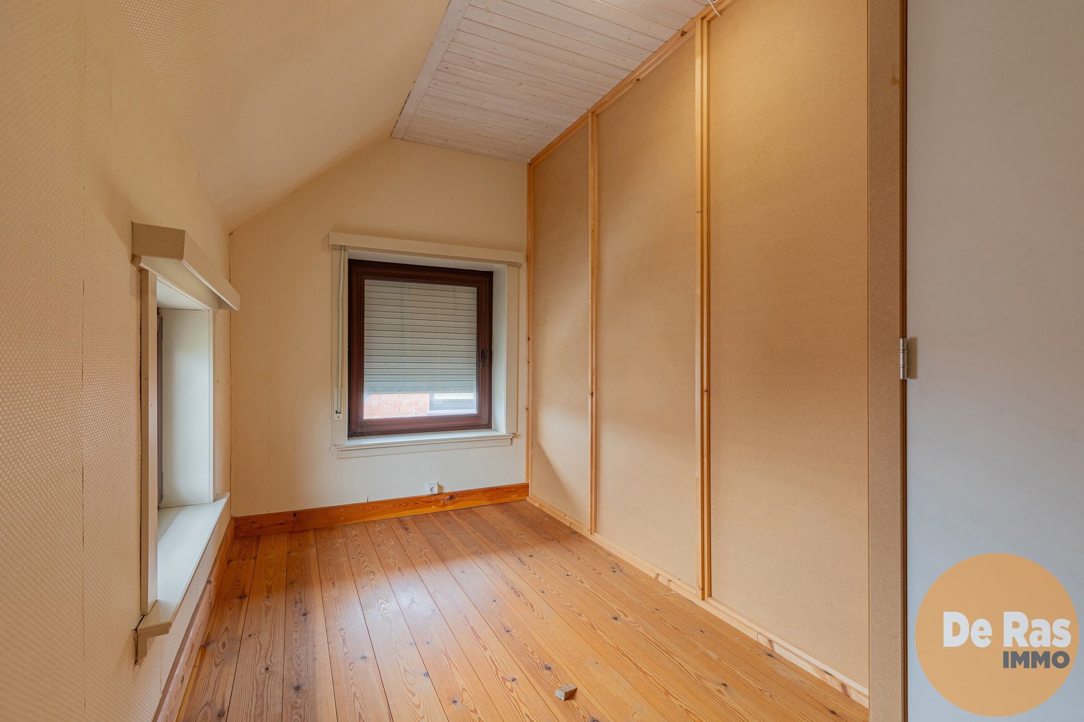 UITBERGEN - Te renoveren woning met tuin in rustige straat foto 15