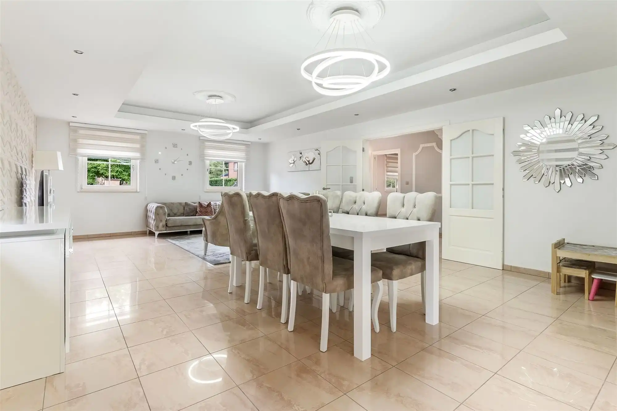 ZEER RUIME, GOED ONDERHOUDEN WONING (269M²) MET 4 SLAAPKAMERS EN RUIME GARAGE OP EEN PERCEEL VAN 10ARE TE BEVERLO foto 6