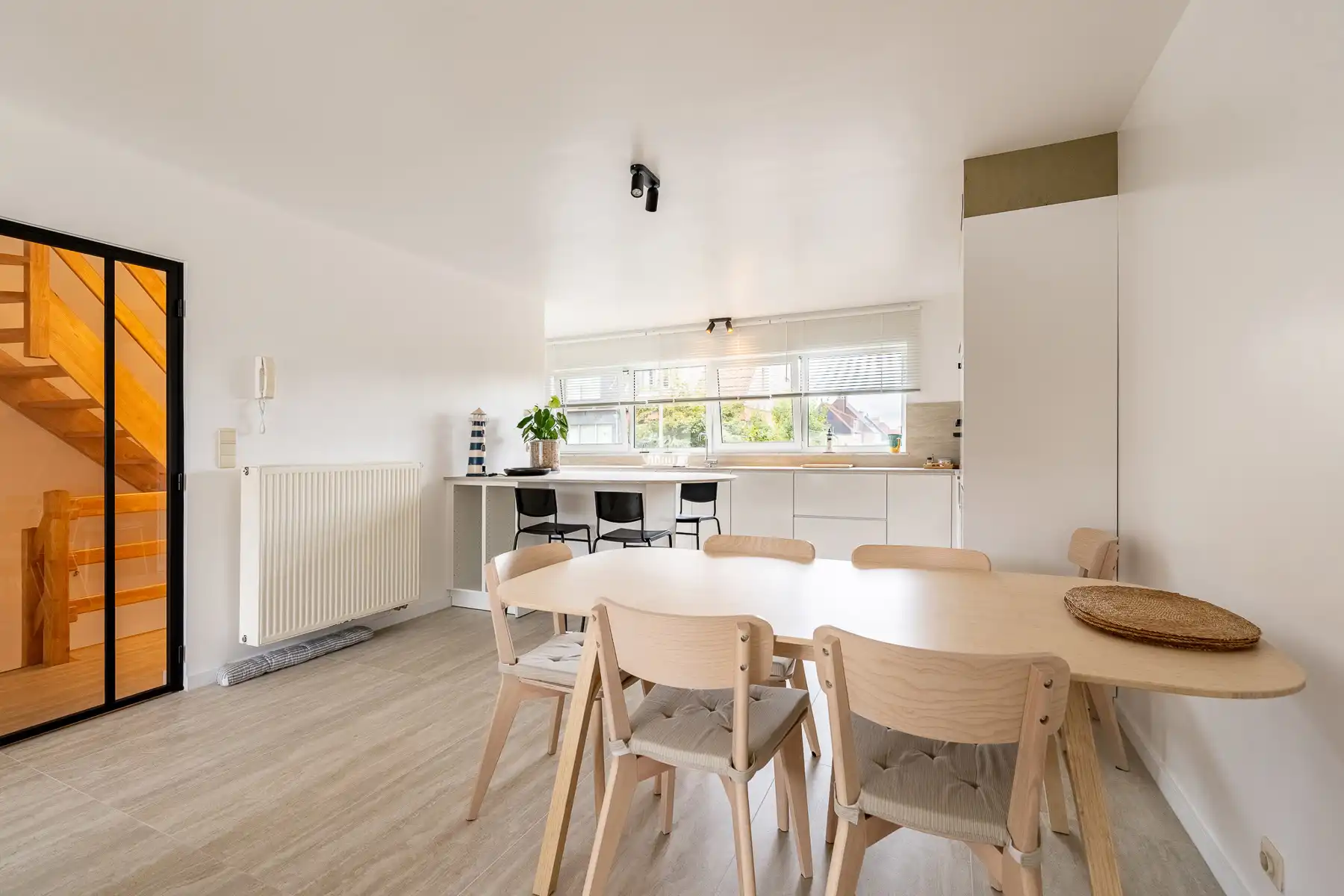 Rustig gelegen, gemeubelde bel-etage woning met garage  foto 15