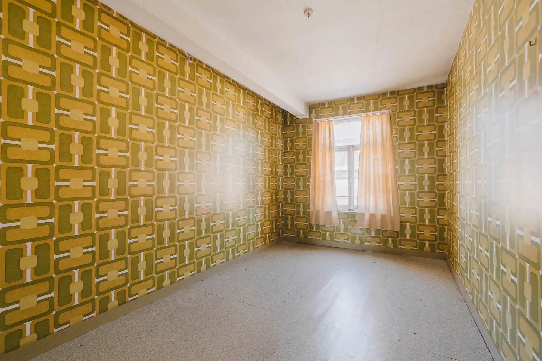 Karaktervolle, te renoveren woning met tal van mogelijkheden foto 18
