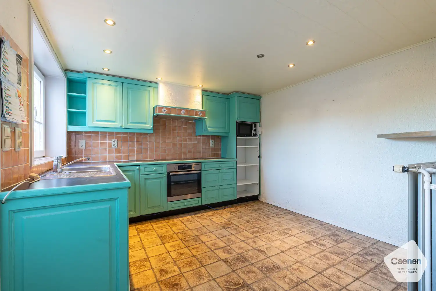 Te renoveren villa met 3 slaapkamers, 2 badkamers, sauna en ruime tuin foto 6