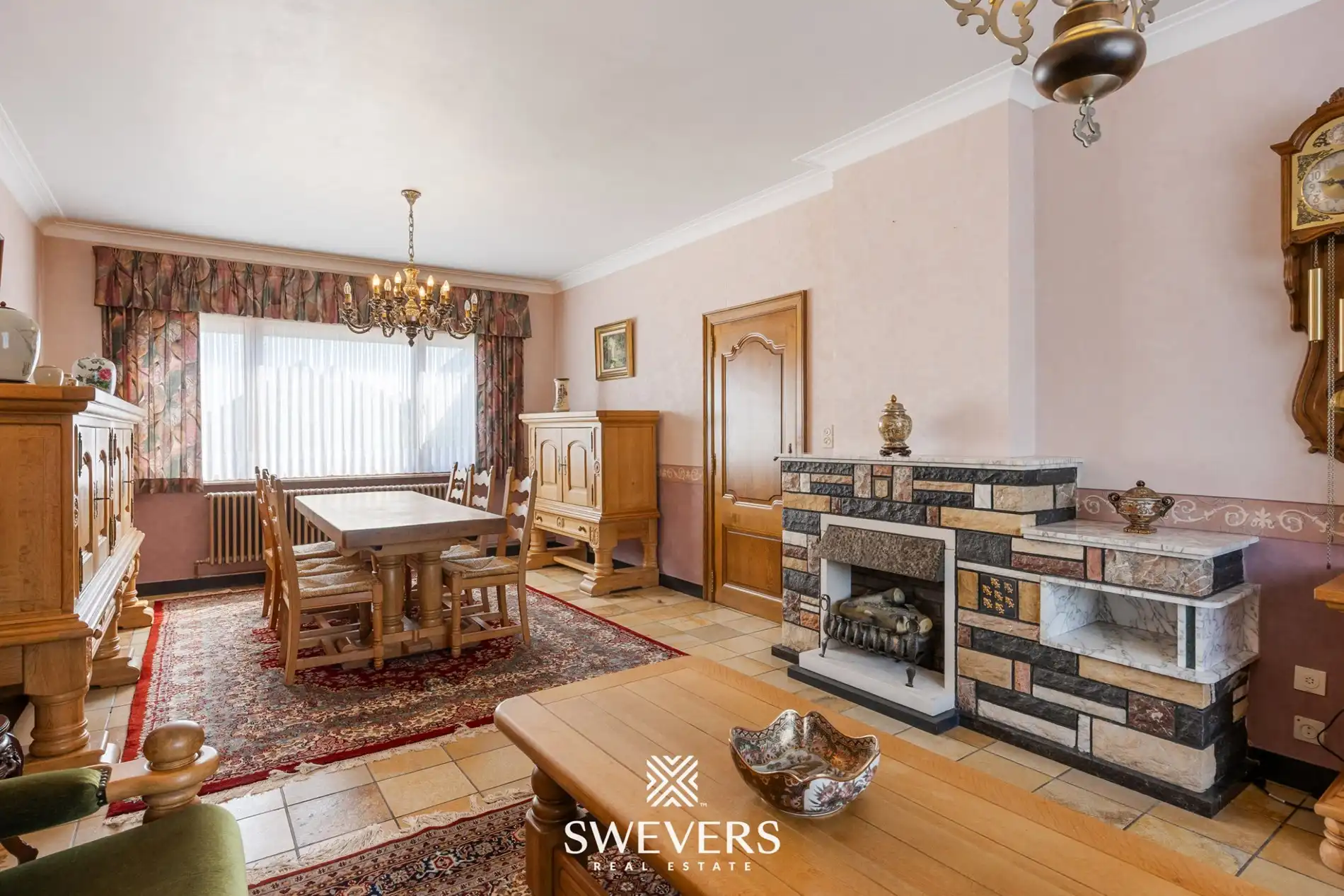 Op te frissen gezinswoning met 4 slaapkamers en veel potentieel foto 5