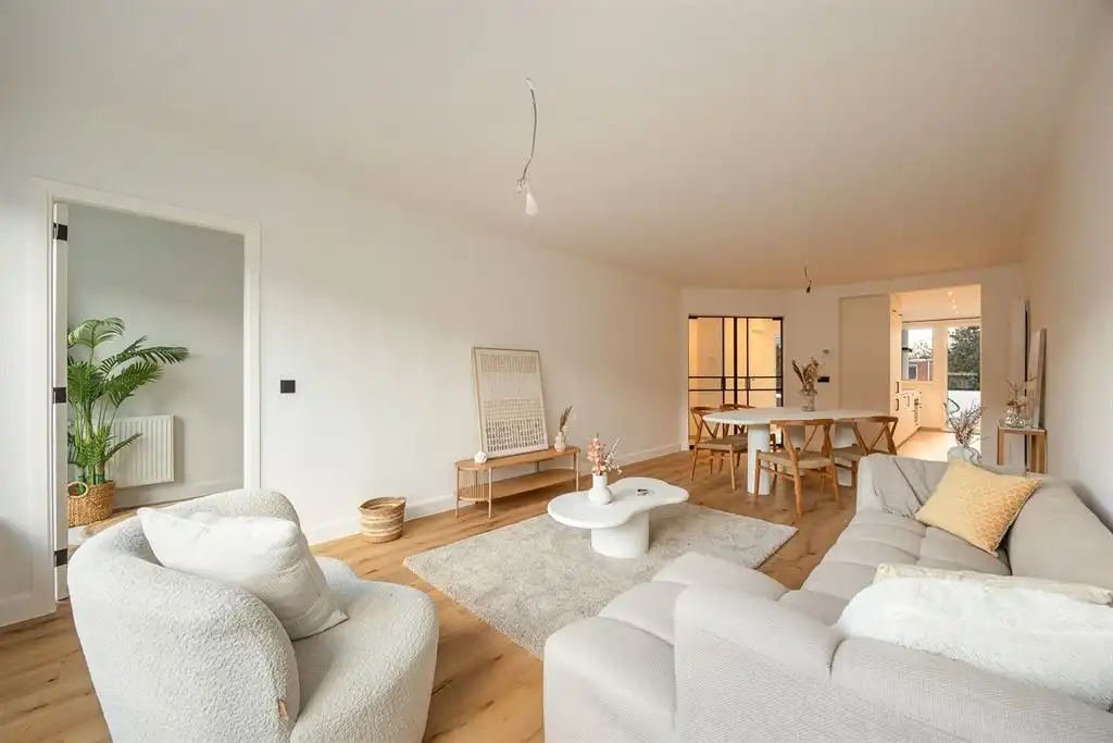 Volledig gerenoveerd appartement met terrasje foto 2