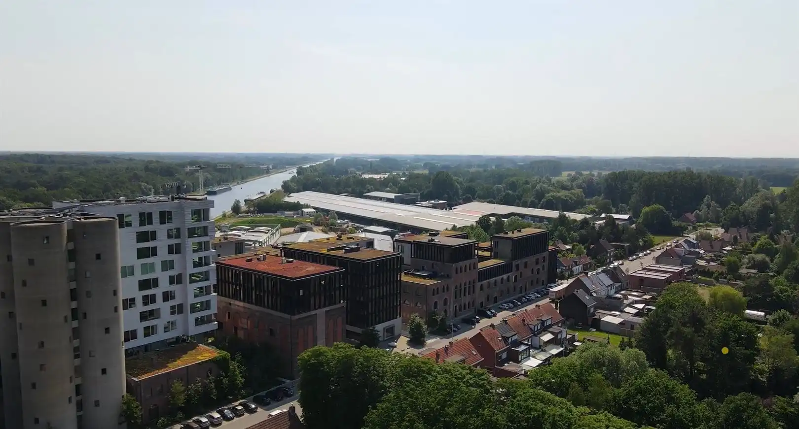 RUIM EN LICHTRIJK WONEN OP DE BOVENSTE VERDIEPING OP DE KANAALSITE VAN AXEL VERVOORDT foto 33