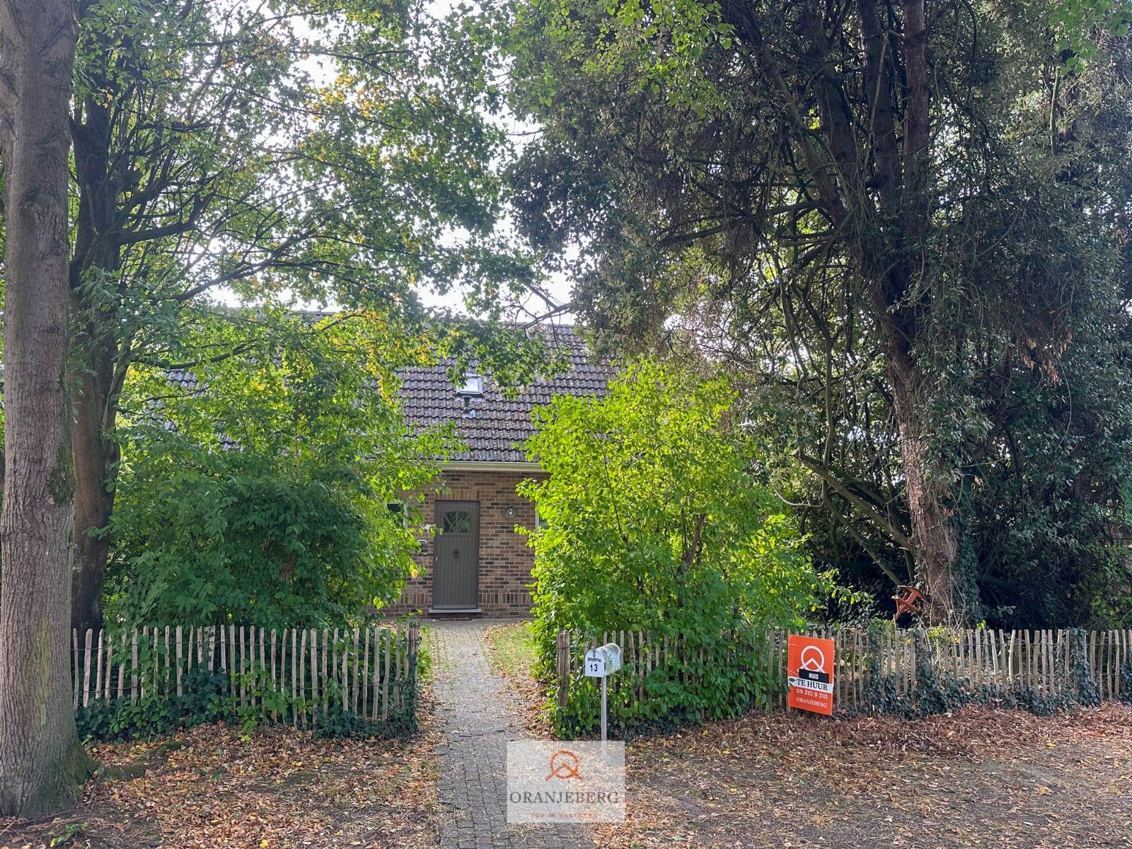 Charmante hoekwoning met tuin in het rustige groen te Deurle/Latem foto {{pictureIndex}}