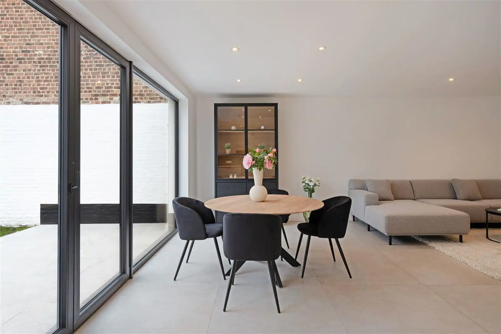 Gerenoveerde woning nabij het centrum van Zottegem! foto 6
