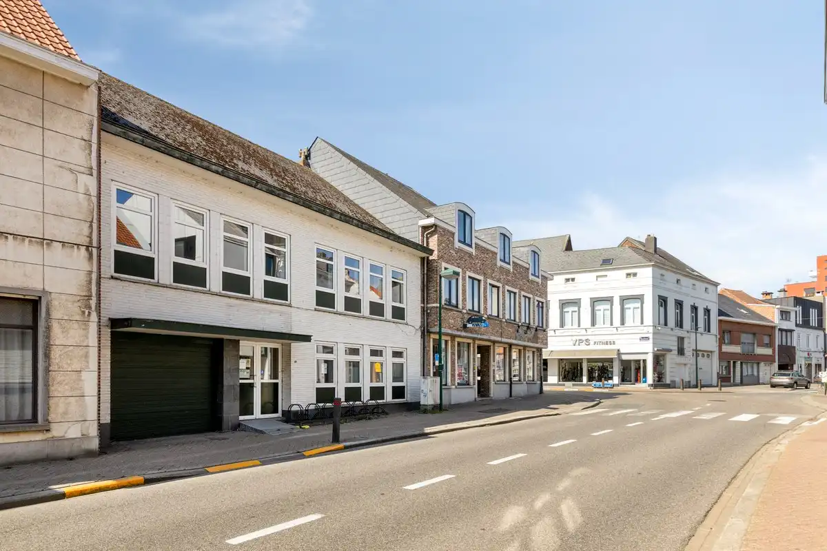 Multifunctioneel gebouw in het centrum van Merchtem. foto 2