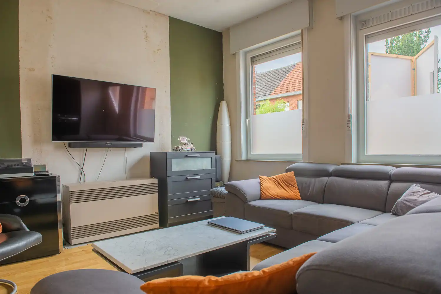 Halfopen woning op een perceel van 532 m² met ruime garage/werkplaats foto 3