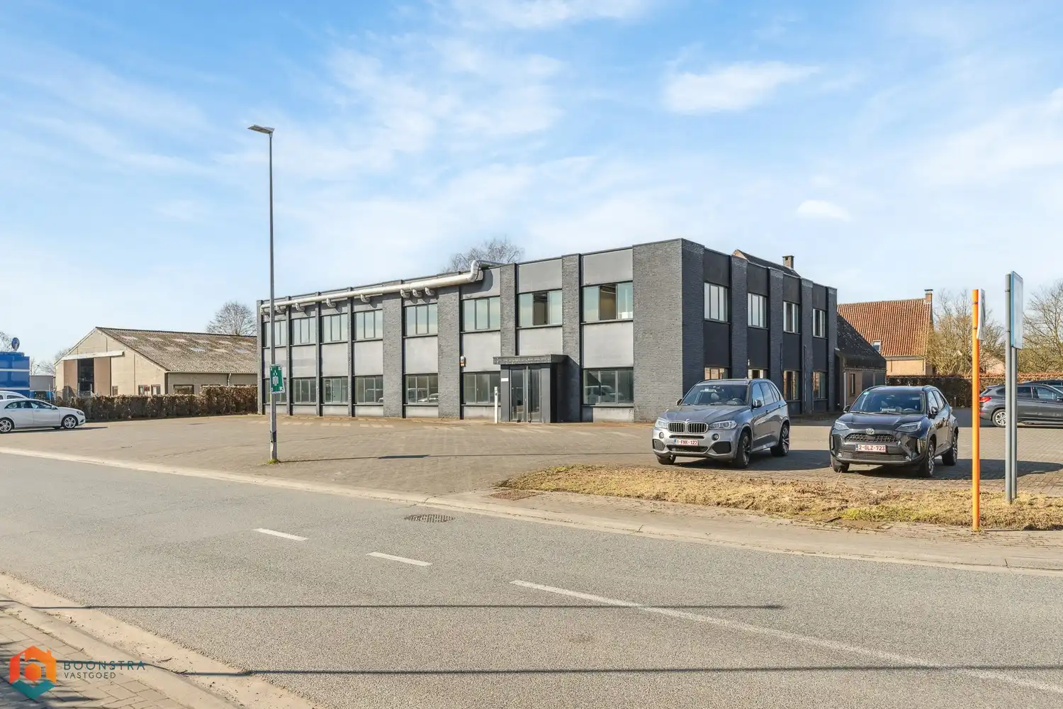 Veelzijdig kantoorgebouw met ruime parking op 2433 m² foto 33