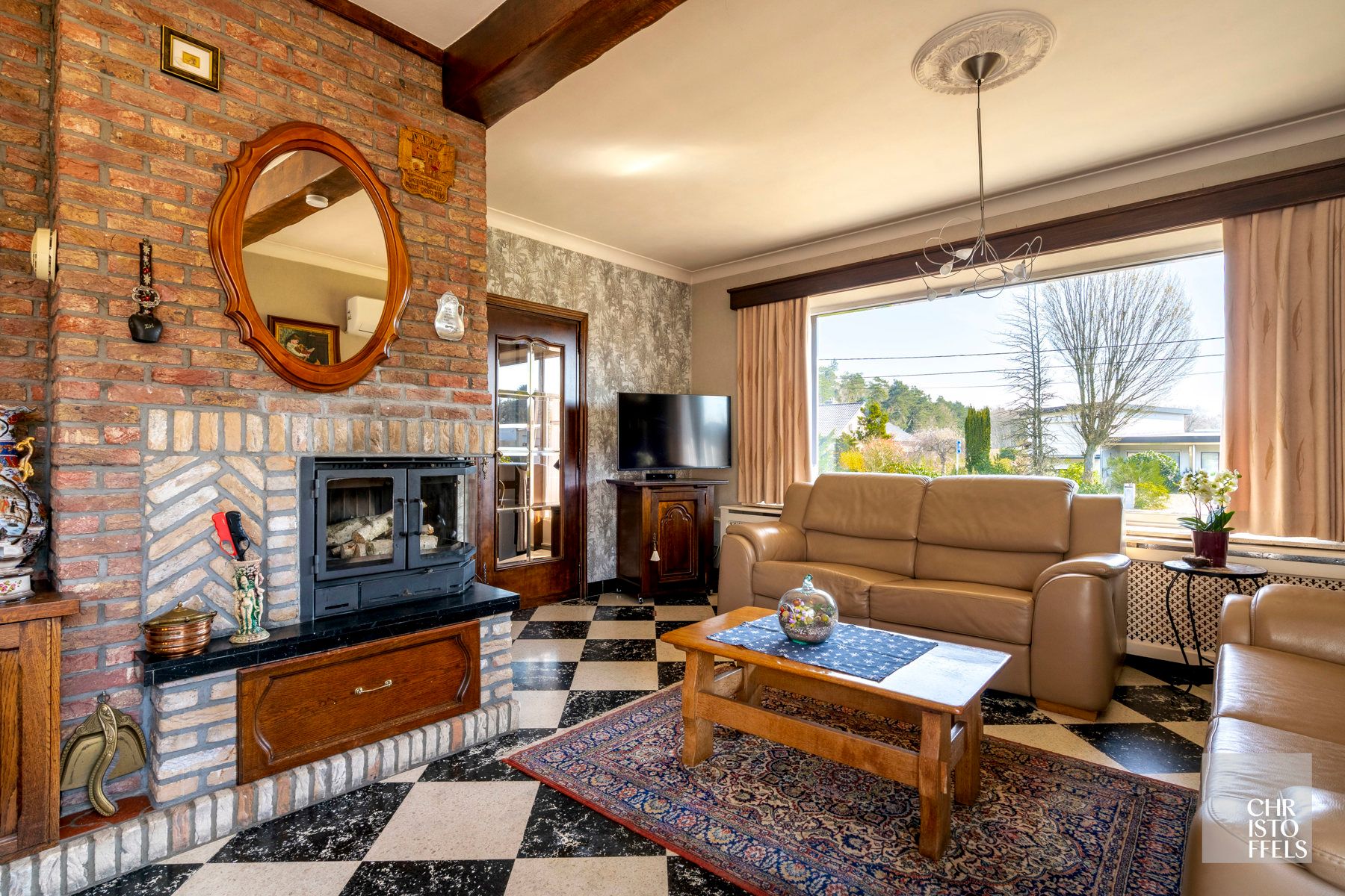 Te renoveren woning op een ruim perceel (1875m²) in Lanaken! foto 2
