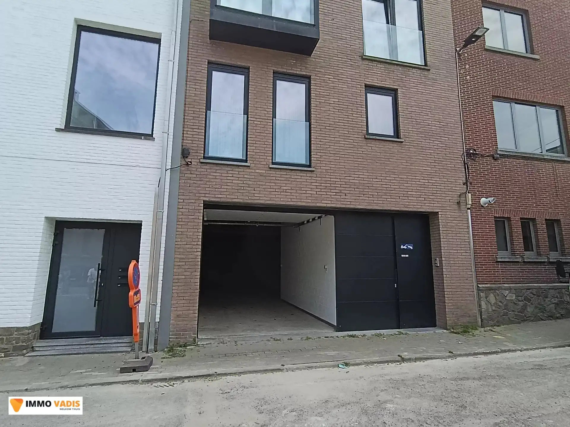 ruime garage/ stockageruimte foto 2