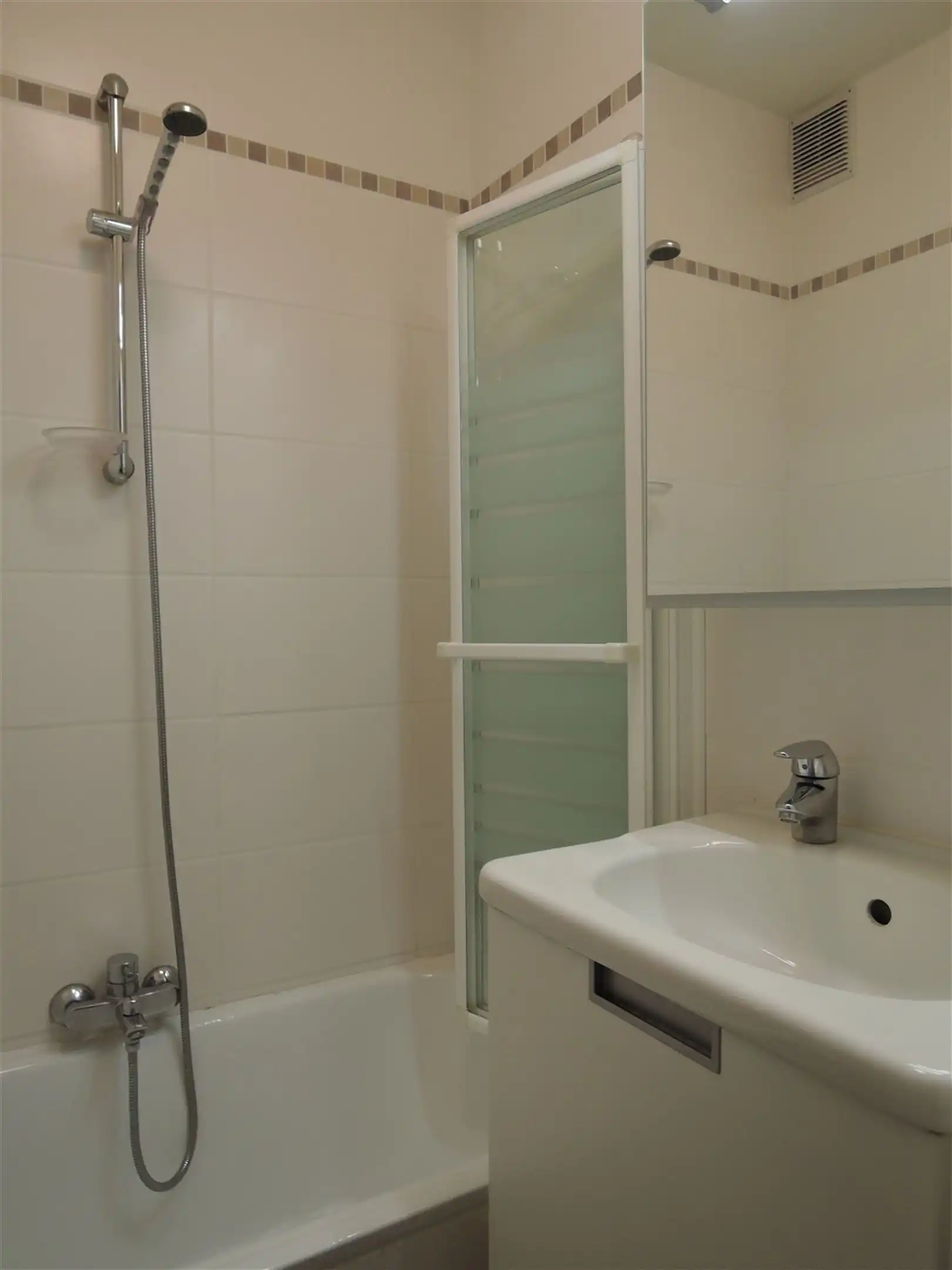 Gemeubeld 1-slaapkamer appartement met zeezicht foto 10