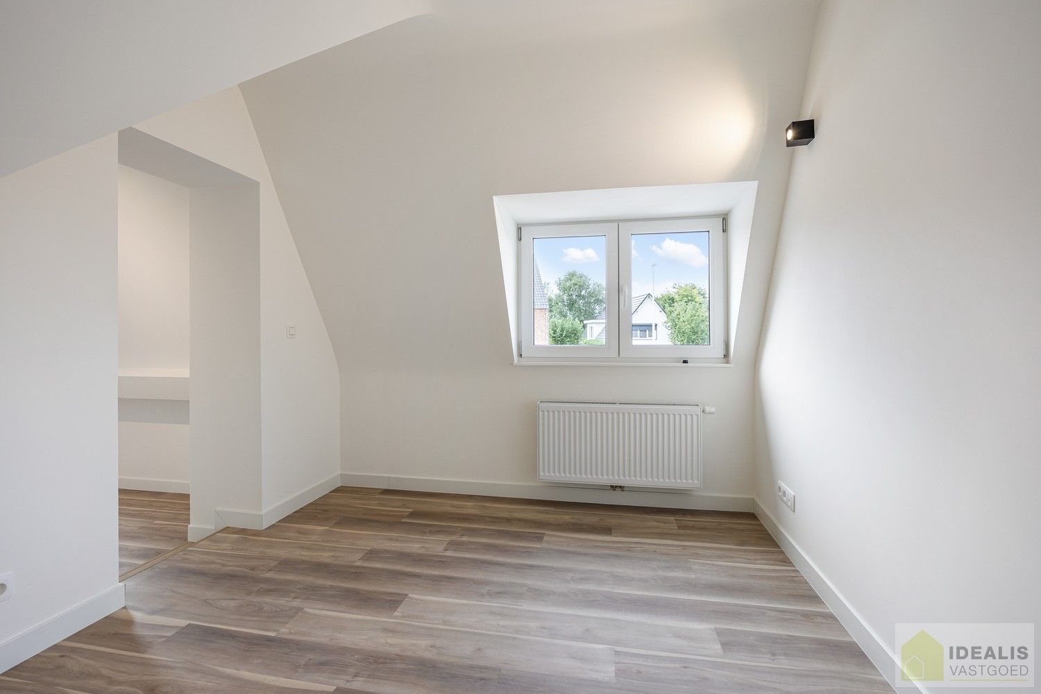 IDEALIS VASTGOED – Schitterend volledig vernieuwde woning met een heerlijke open leefruimte, luxe keuken, 3 ruime slaapkamers, een ruime luxueuze badkamer én een ruime wasplaats! Dit heerlijke huis bevindt zich op een volledig nieuw aangelegd perceel van 7a 88ca vlakbij het centrum van Hamont-Achel, op slechts enkele minuten van de Nederlandse grens - EEN MUST VISIT! - foto 43