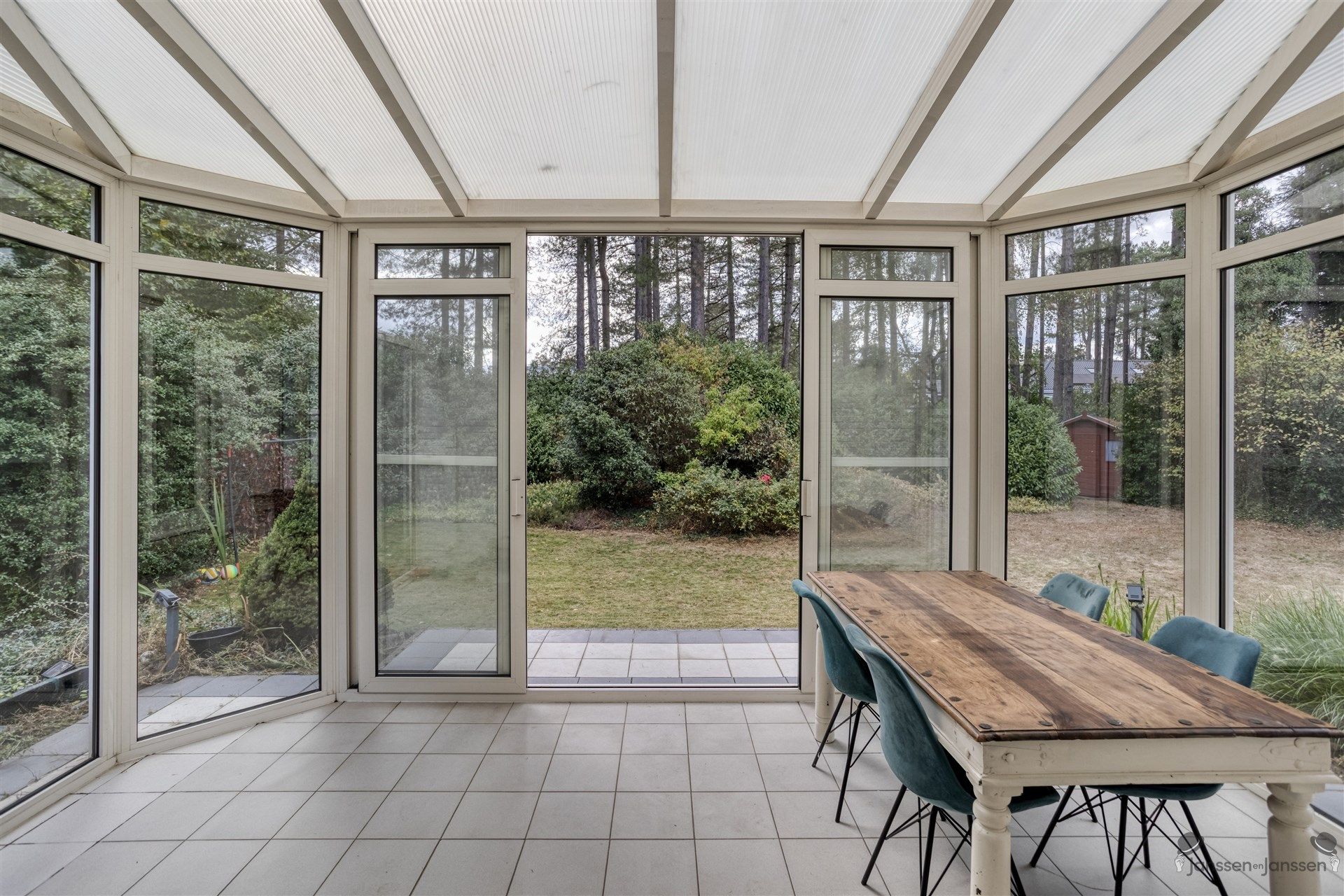 Woning op mooi villaperceel van 1.500 m² foto 10