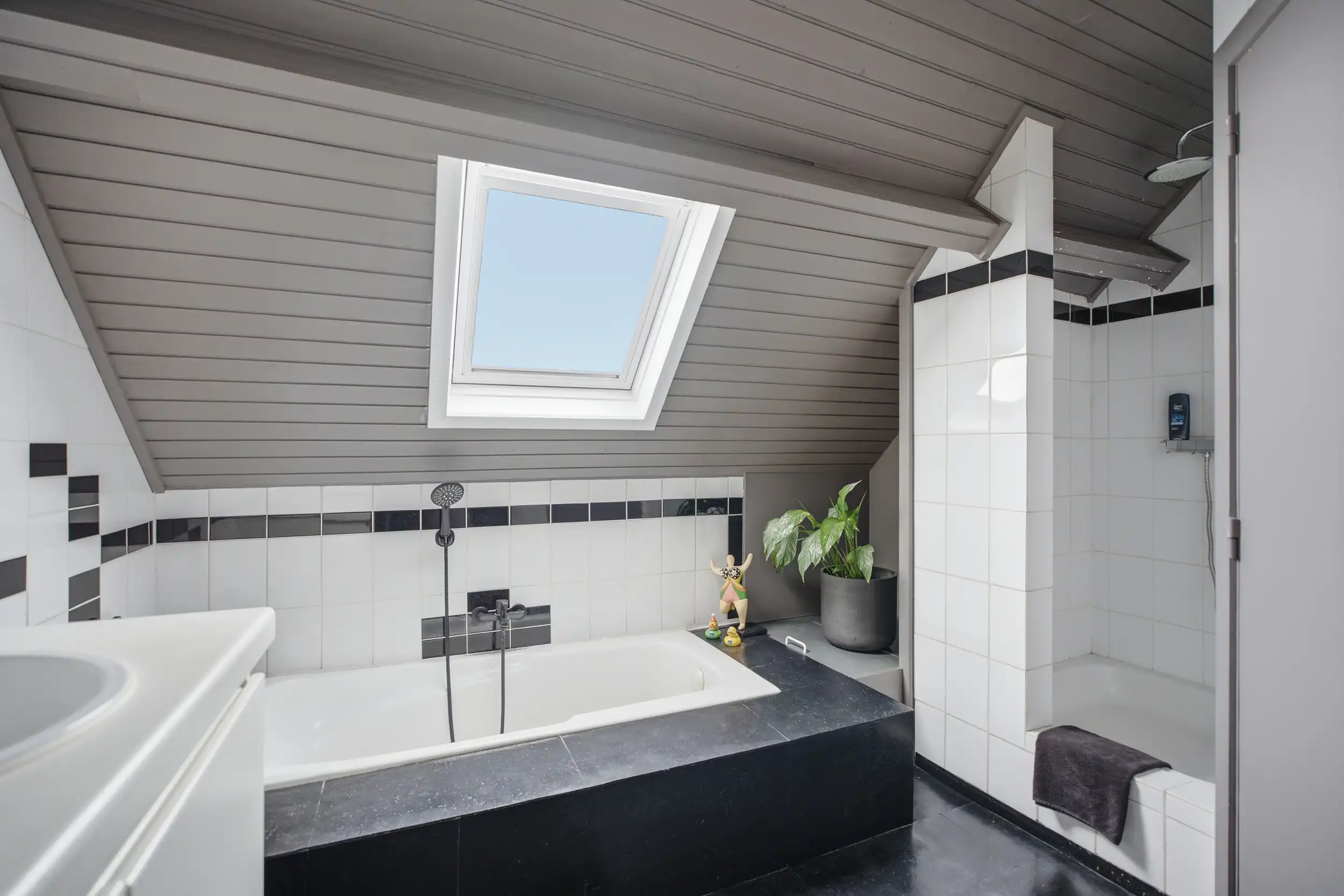 Uniek handelspand met duplex app. en tuin in hartje Wetteren foto 13