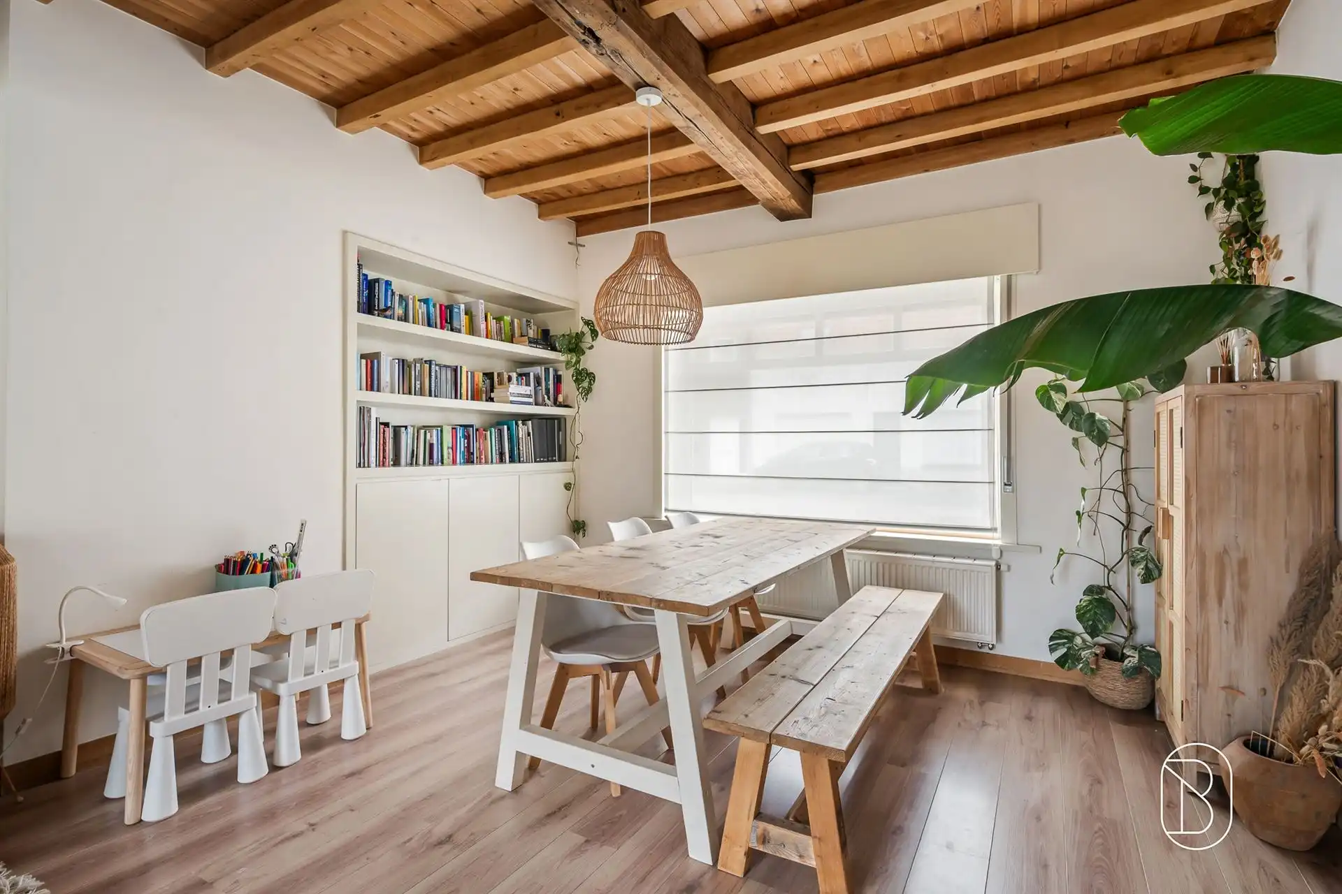 Charmante woning met grote tuin en bijgebouw foto 3