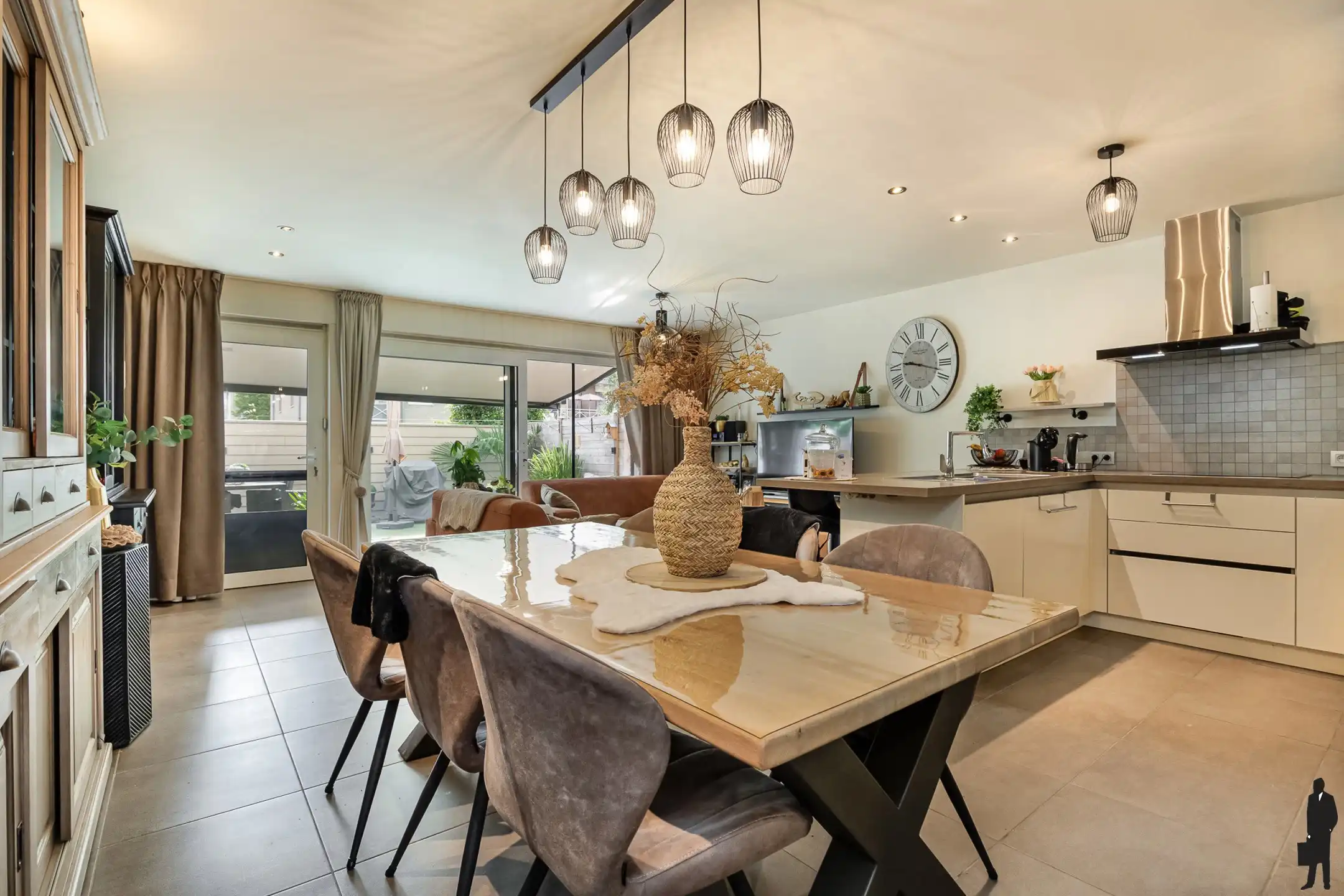 Instapklare woning met 3 slpk, garage & tuin te Lokeren foto 2