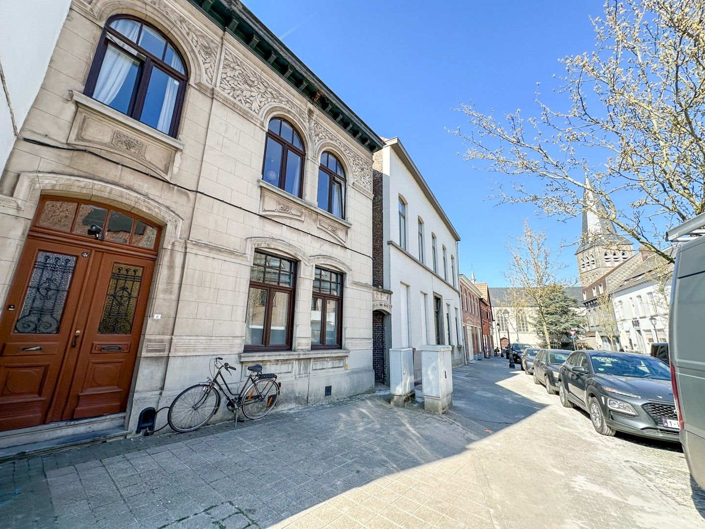 Authentieke woning in het centrum van Zomergem met ruime zonnige tuin foto {{pictureIndex}}