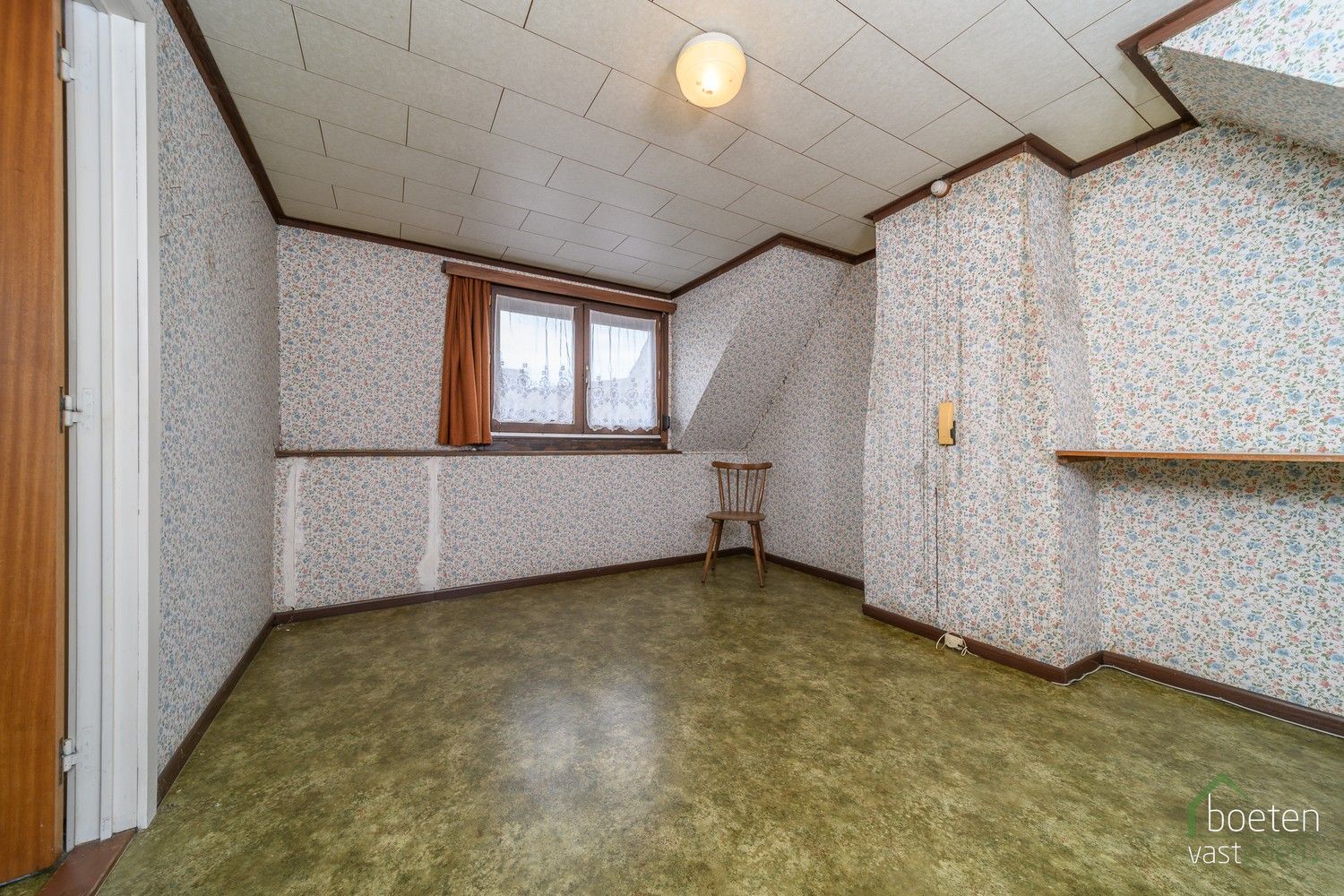 ALVERINGEM: Leuk maar wel op te smukken huisje met heel wat potentieel, 3 slpks waarvan 1 beneden en zonneterras op 179m² grondopp. foto 12